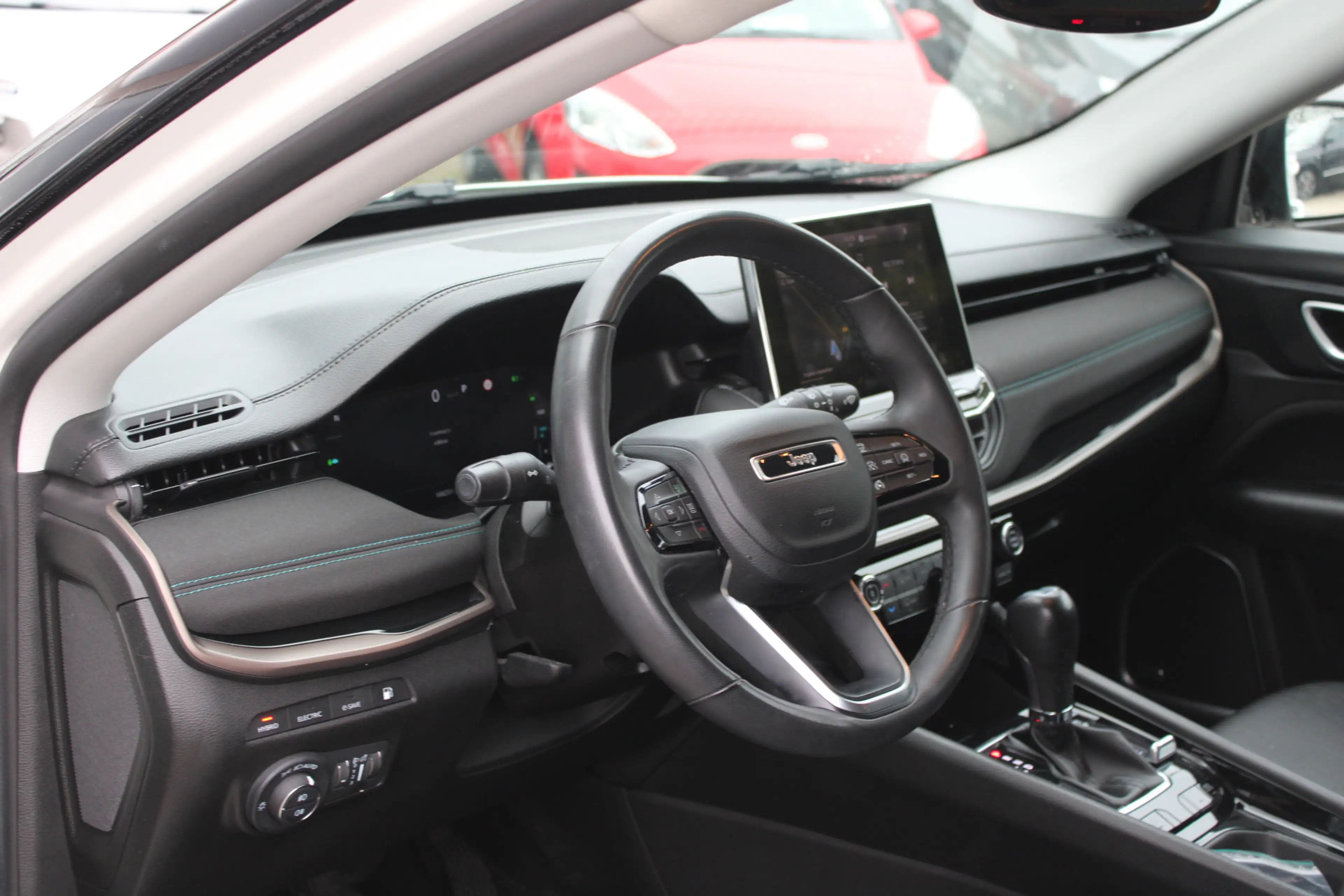 Jeep Compass 4xe 240 Plug-in Hybrid Electric Upland — photo 4