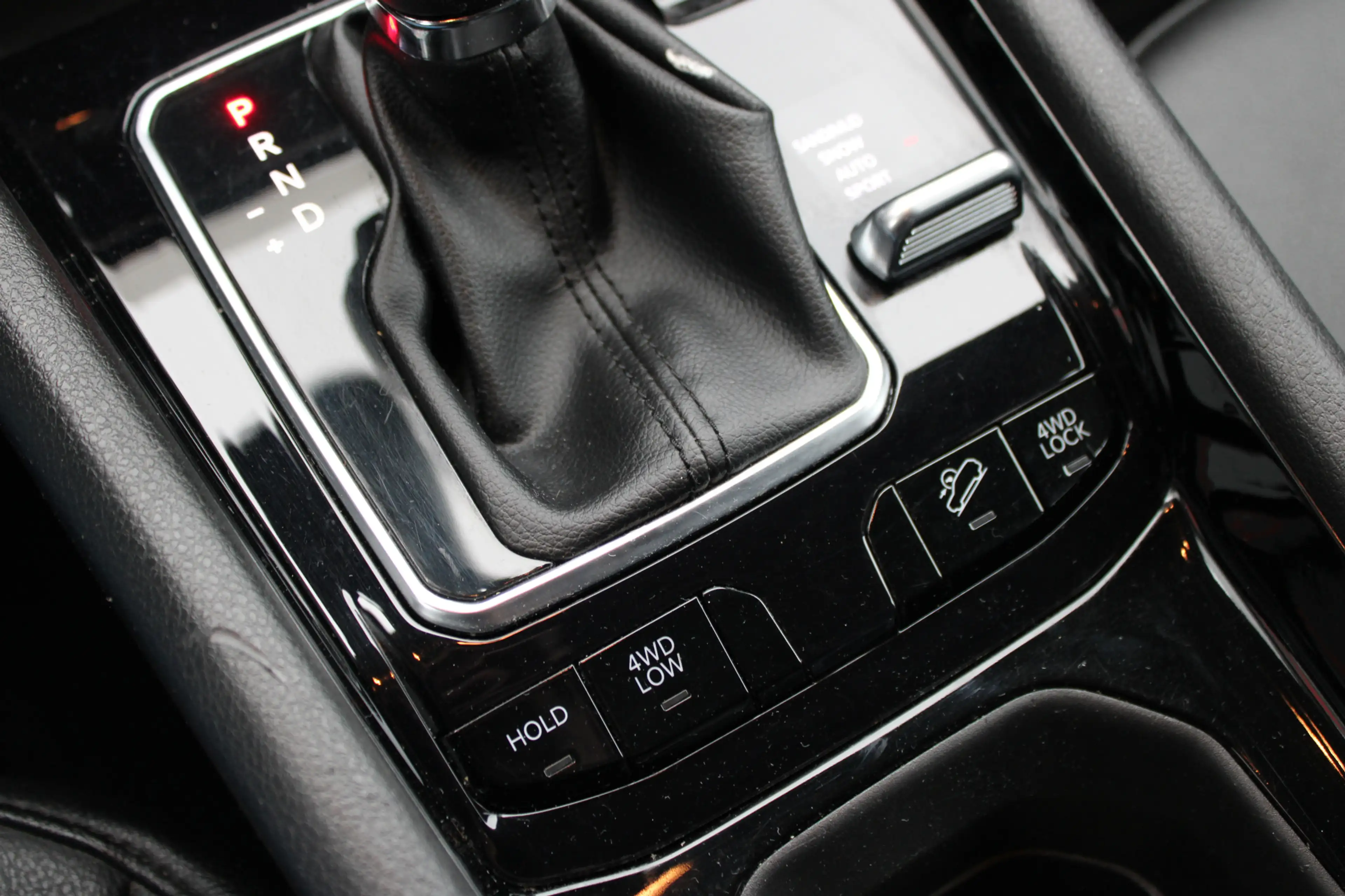 Jeep Compass 4xe 240 Plug-in Hybrid Electric Upland — photo 18