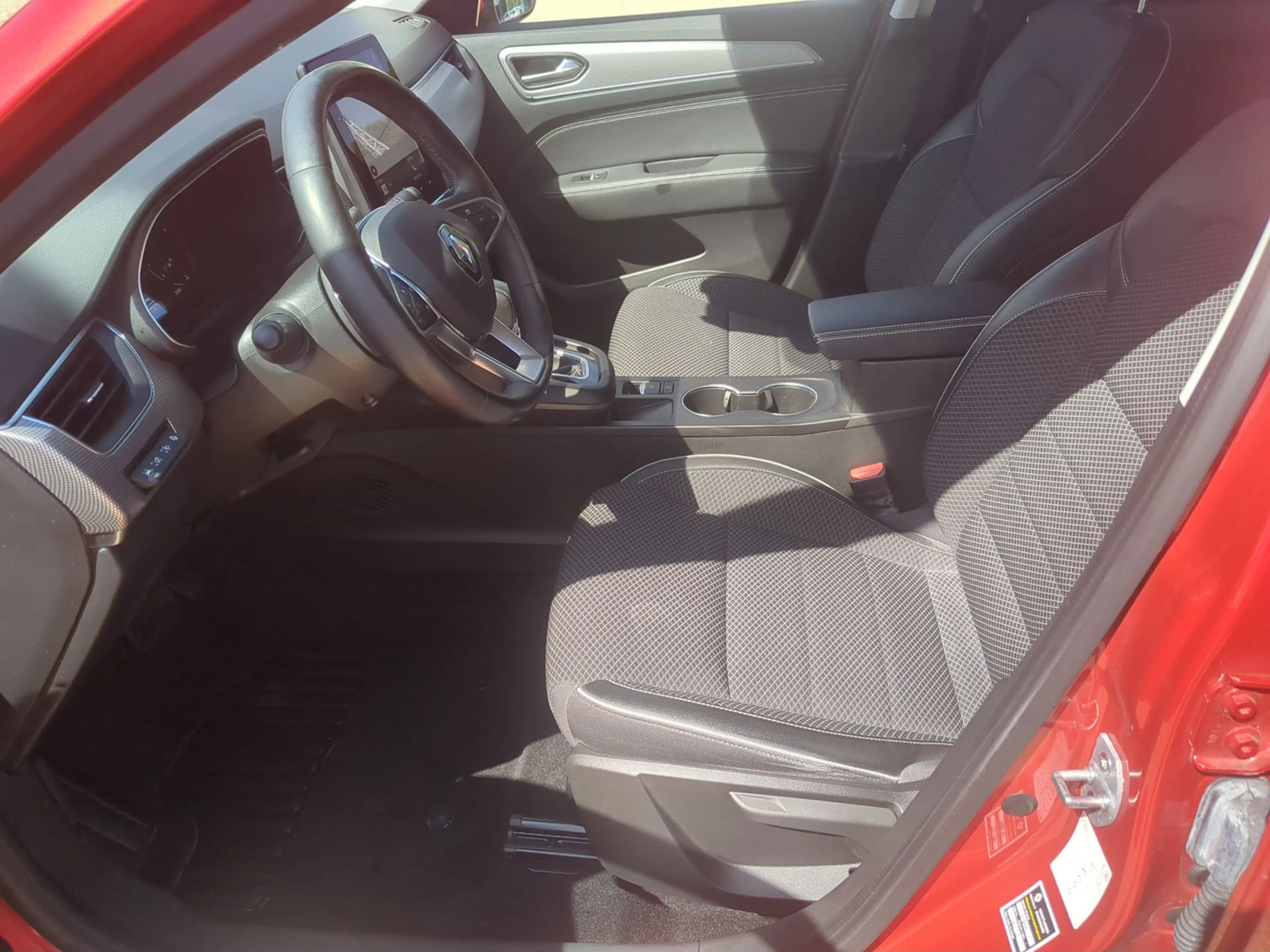 Renault Arkana TCe 140 EDC Intens LKHZ+SHZ+Navi+RFK — photo 5
