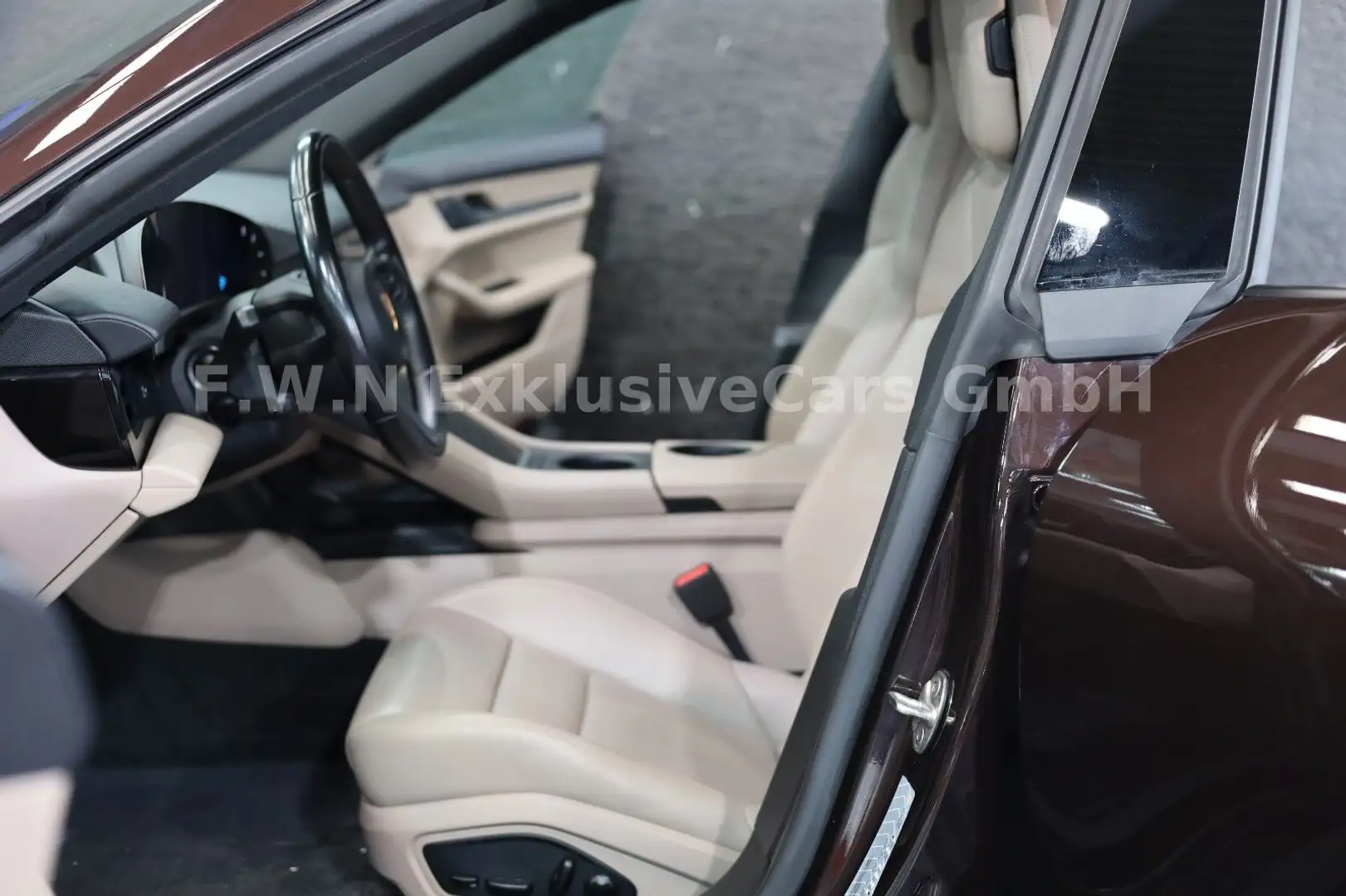 Porsche Taycan Cross Turismo 4*93,4kWh*Apporved 01/2027* Braun - 2