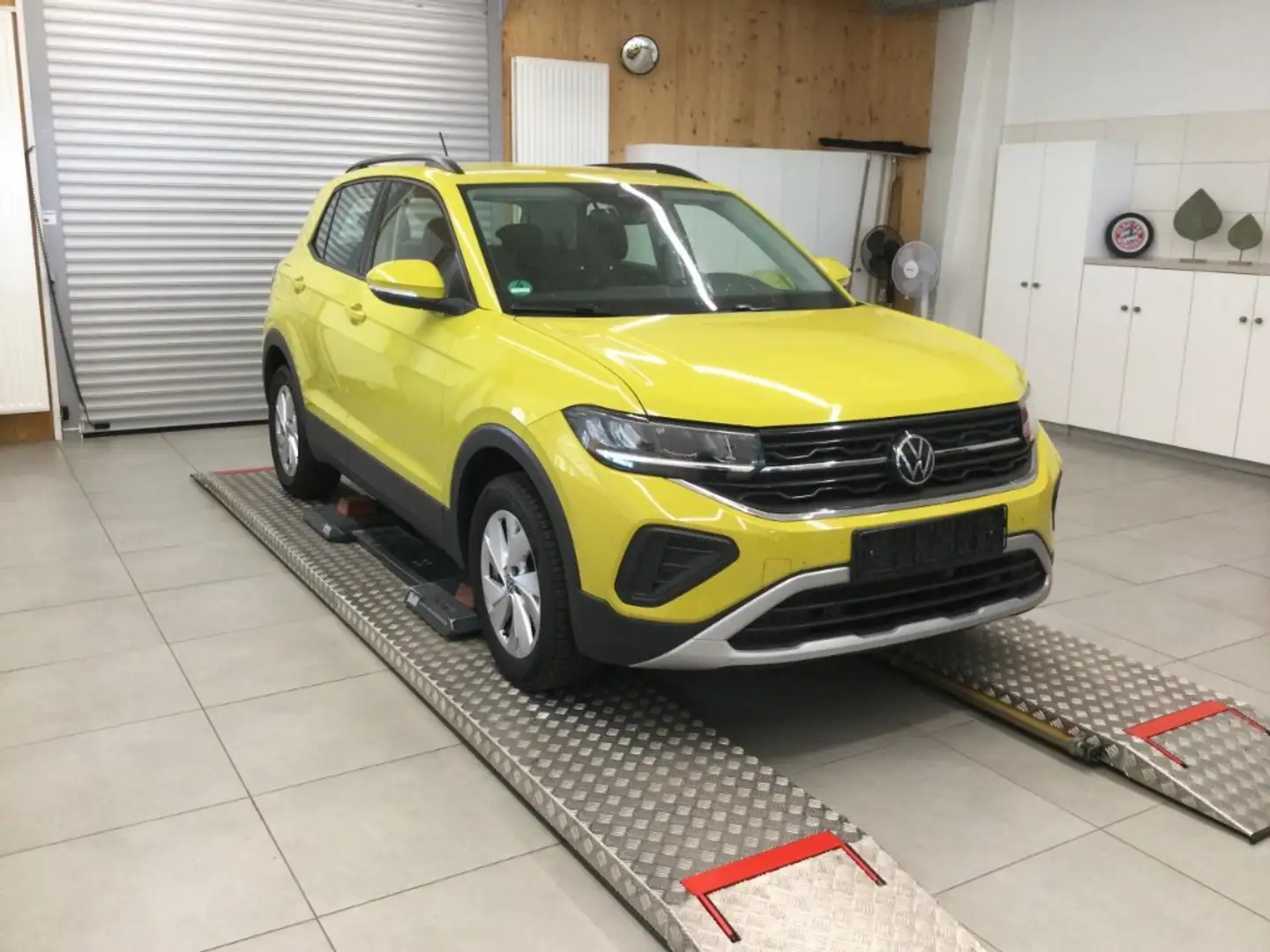 Volkswagen T-Cross 1.0 TSI LIFE IQ.DRIVE KAMERA LEDSHZ NAVI Gelb - 2