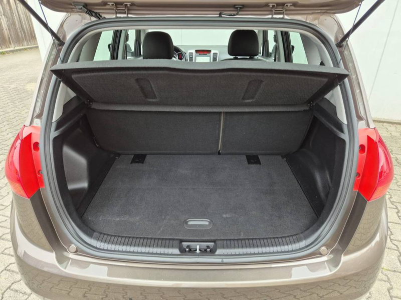 Kia Venga 1.6 (125 PS) Dream-Team Navi — photo 11