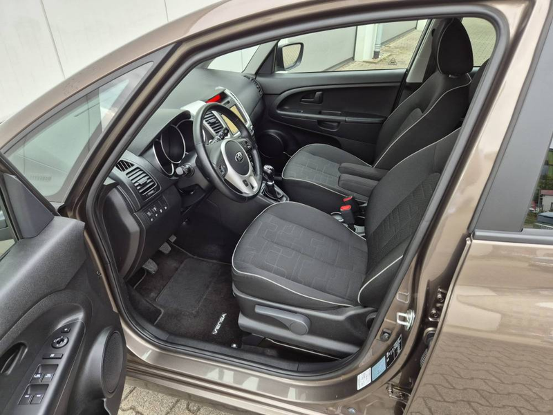 Kia Venga 1.6 (125 PS) Dream-Team Navi — photo 7