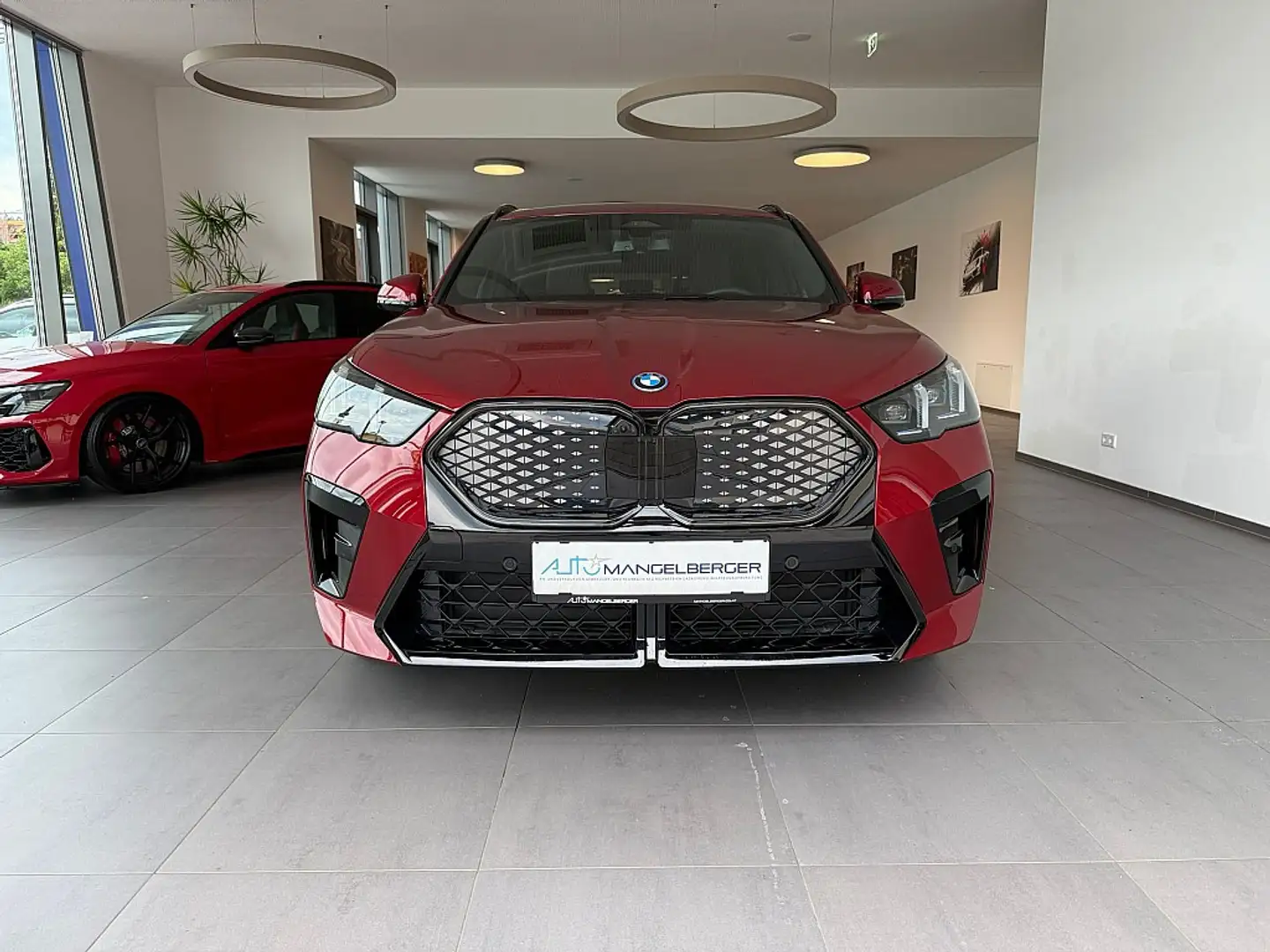 BMW iX2 eDrive20 64,8kWh     M-SPORT Piros - 2