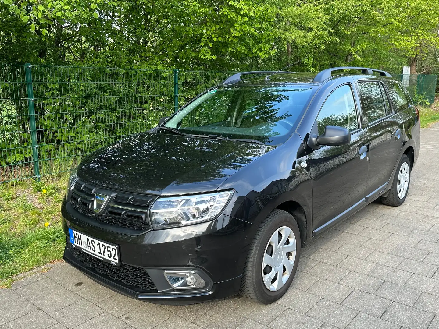 Dacia Logan Logan MCV SCe 75 Essential Černá - 1