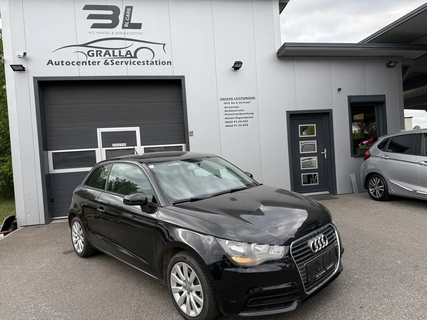 Audi A1 A1 1,6 TDI Attraction Attraction Schwarz - 2