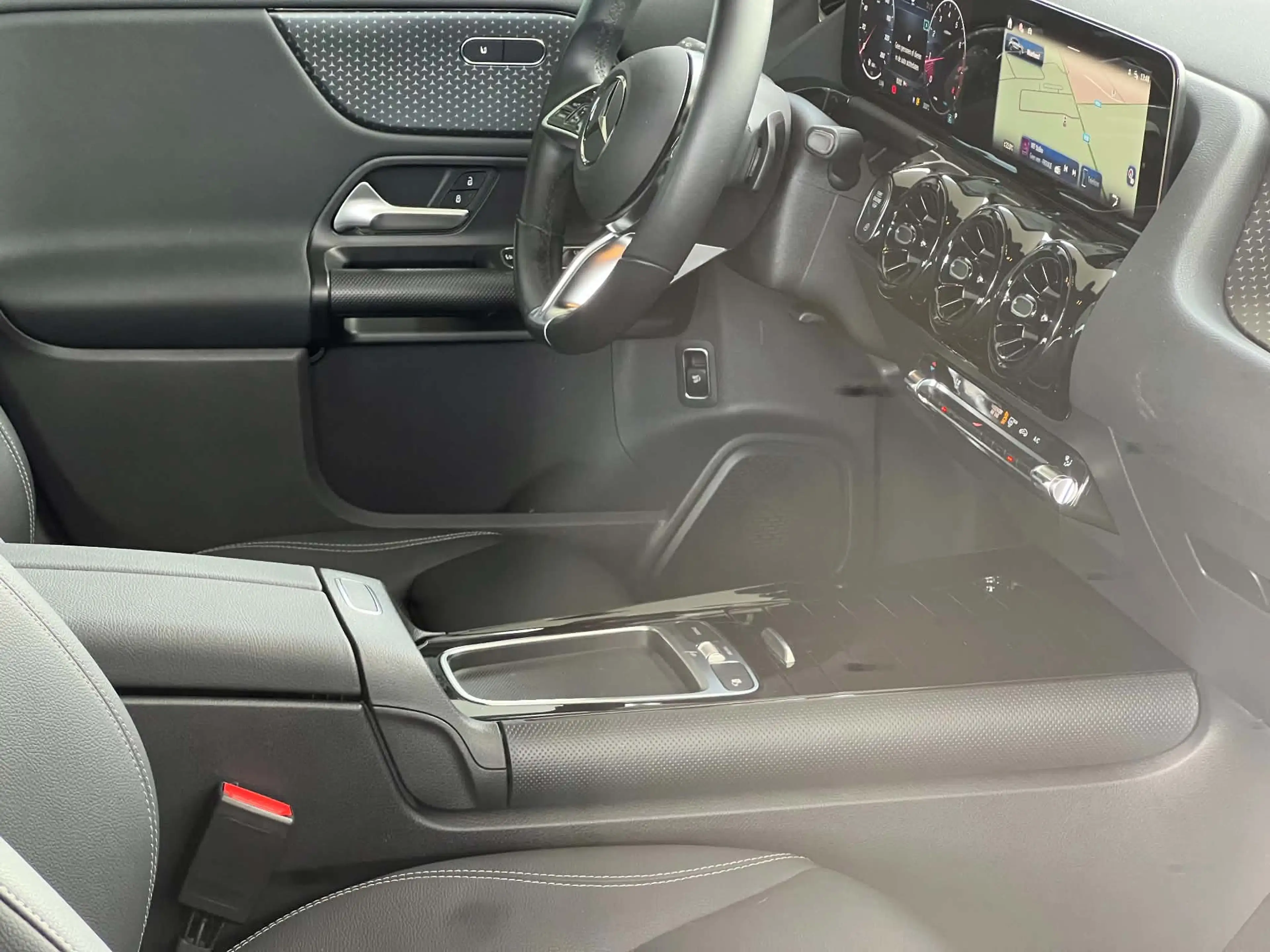 Mercedes-Benz GLA 180 2025 Automaat — photo 8