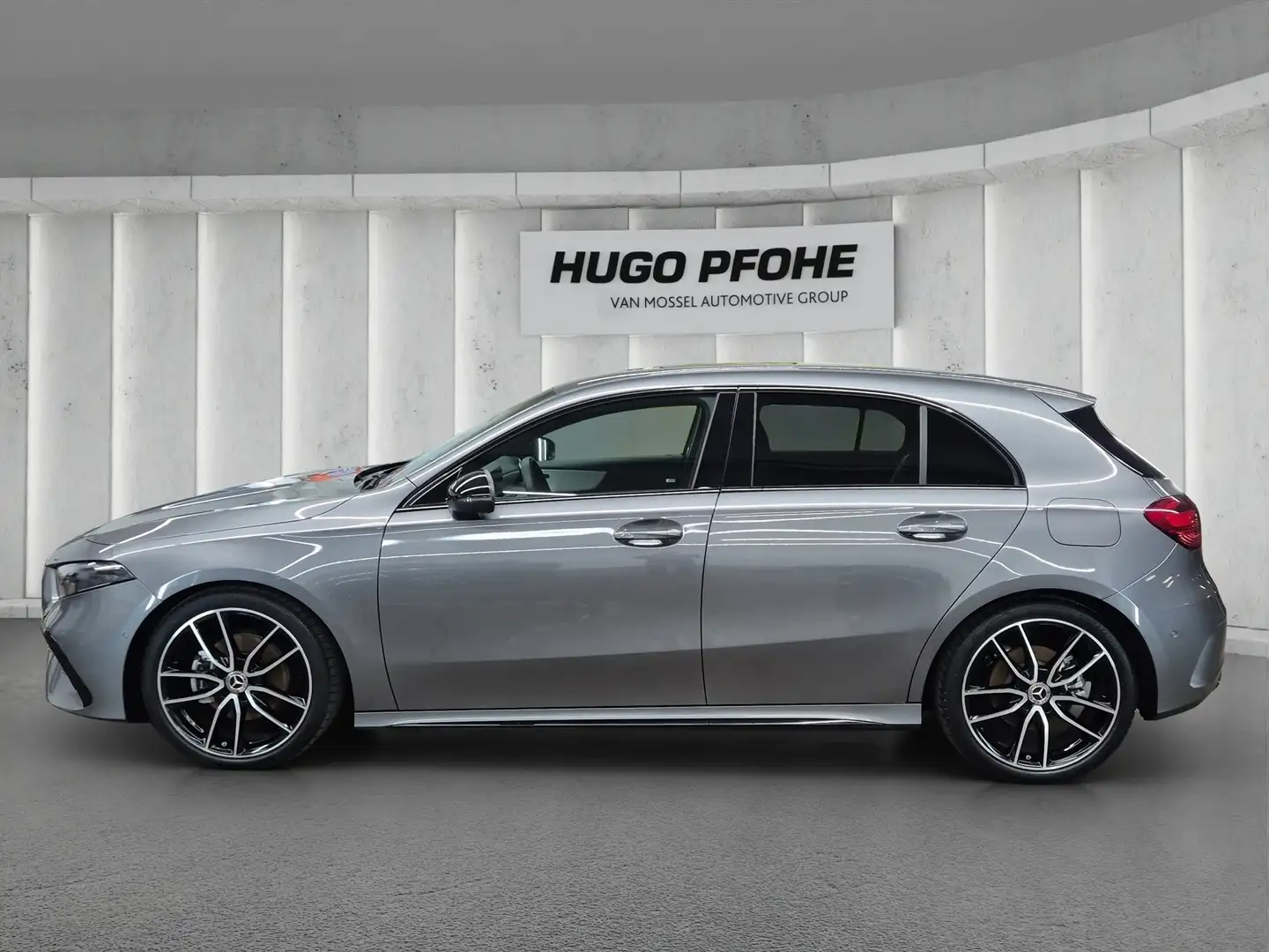 Mercedes-Benz A 200 AMG Line Grau - 2