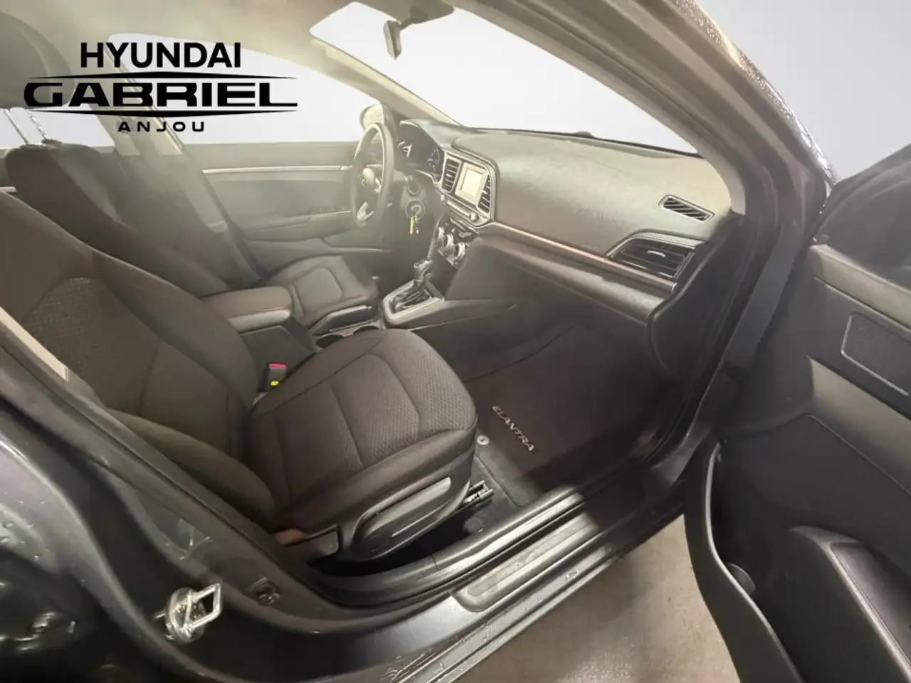 Hyundai ELANTRA снимка Hyundai ELANTRA