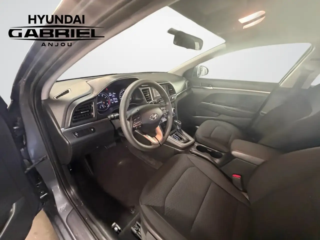 Hyundai ELANTRA снимка Hyundai ELANTRA
