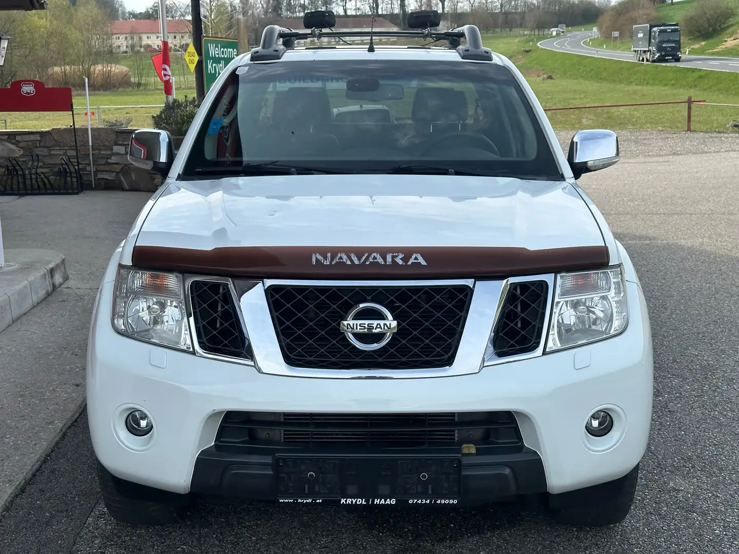 Nissan Navara DOUBLE CAB 3,0 TDI Aut. 4x4 Weiß - 2