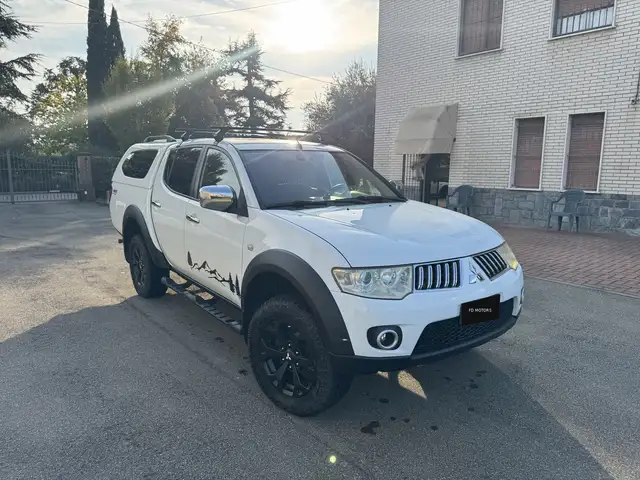 Mitsubishi L200 d.cab 2.5 di-d Intense Plus 178cv