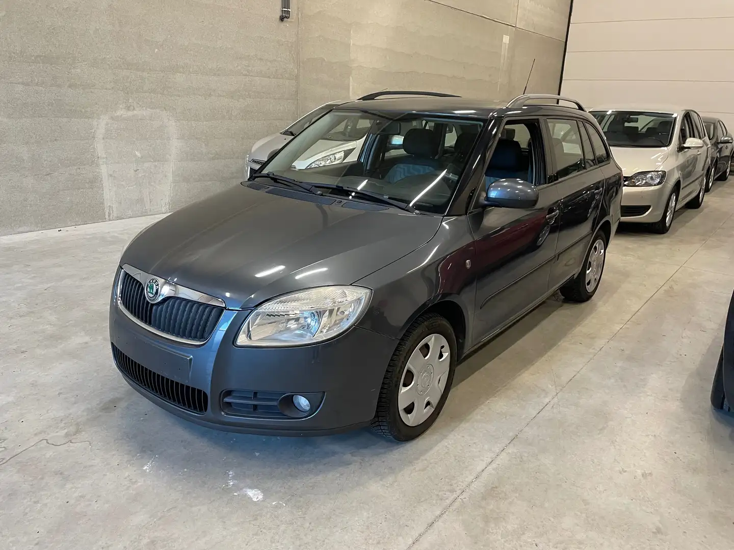 Skoda Fabia 1.2i Elegance Grijs - 1