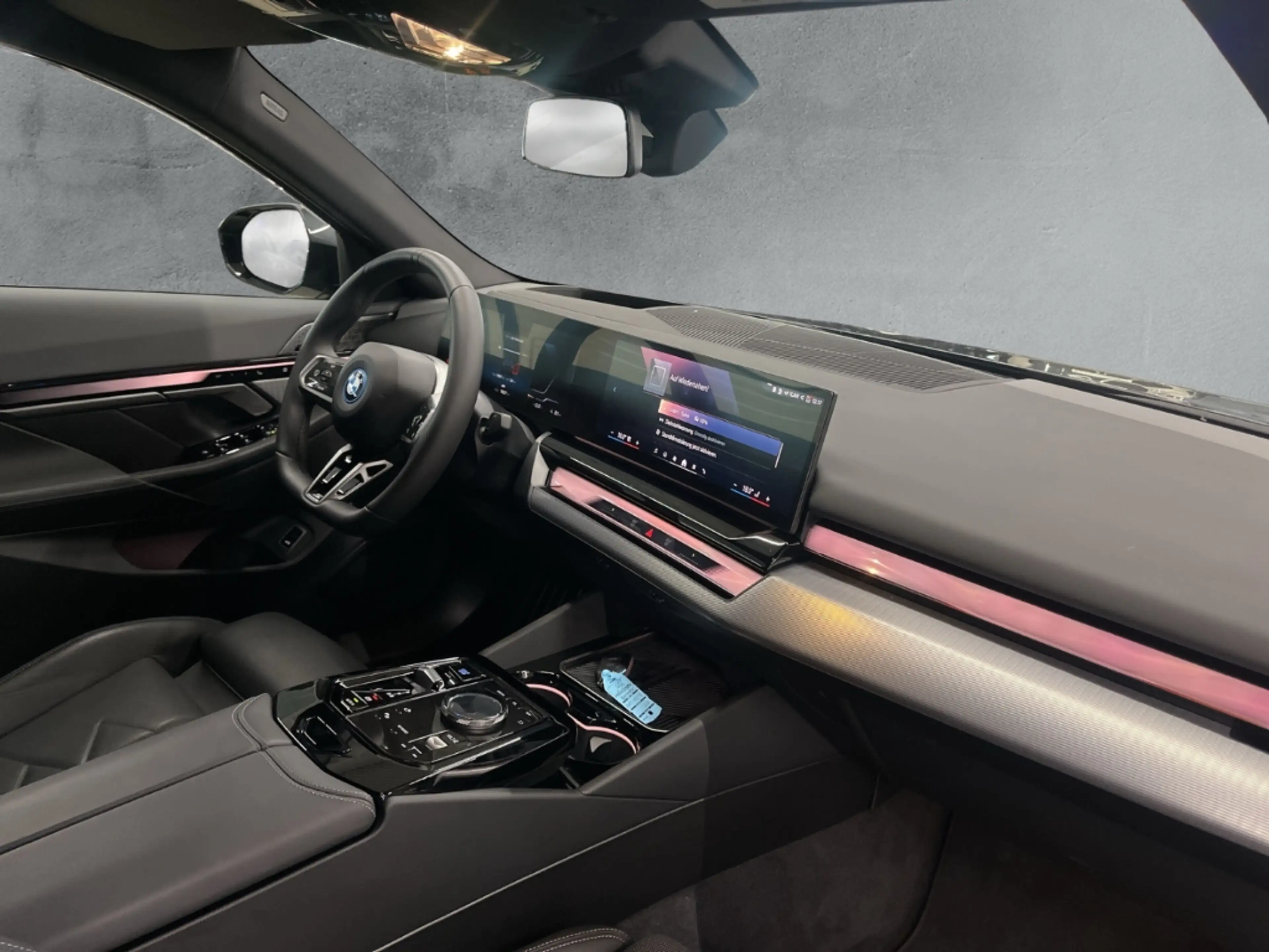 BMW i5 40 xDrive M Sport Park-Assistent AHK-klappbar Navi — photo 12