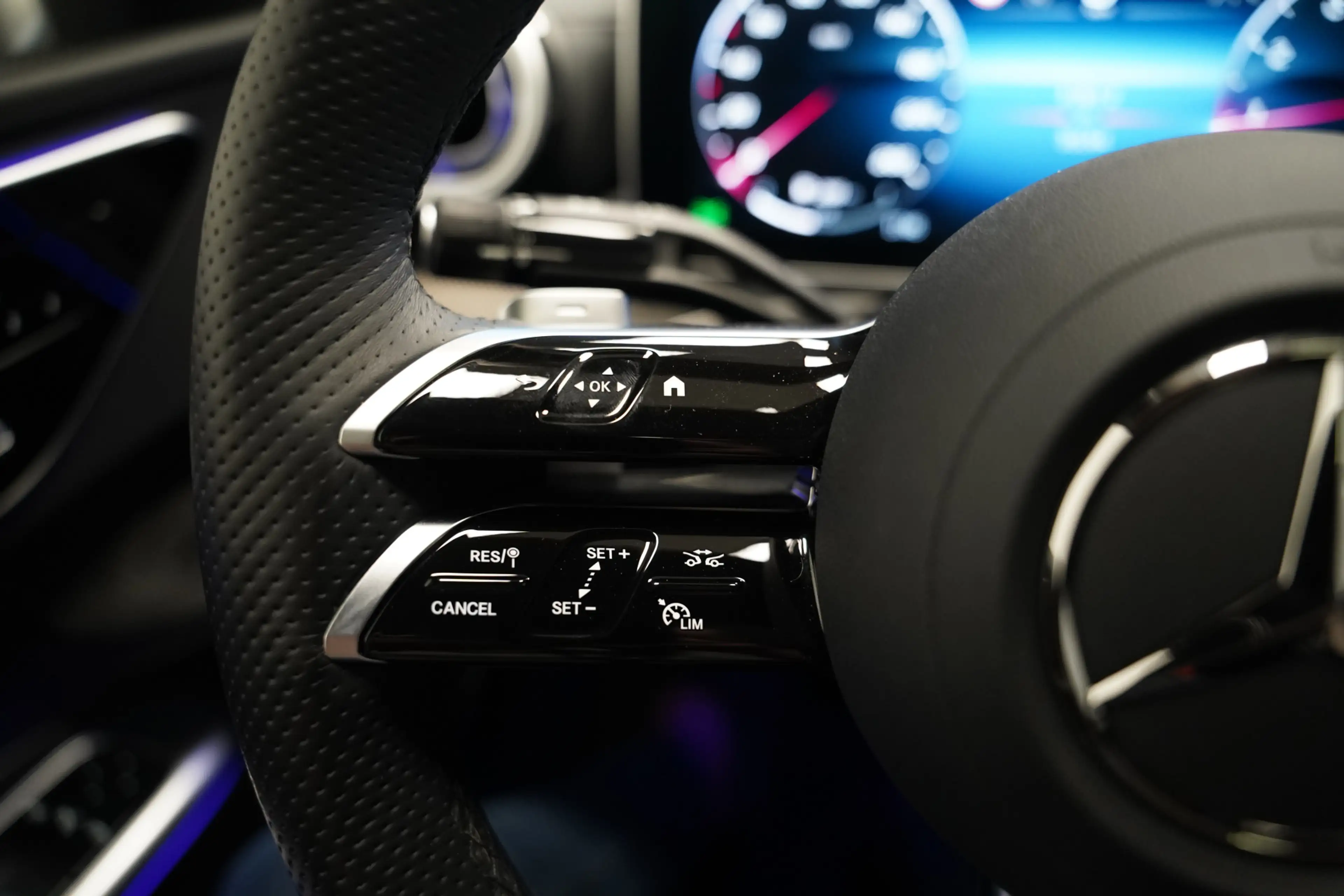 Mercedes-Benz C 180 AMG Line|Pano|Camera|Carplay — photo 13