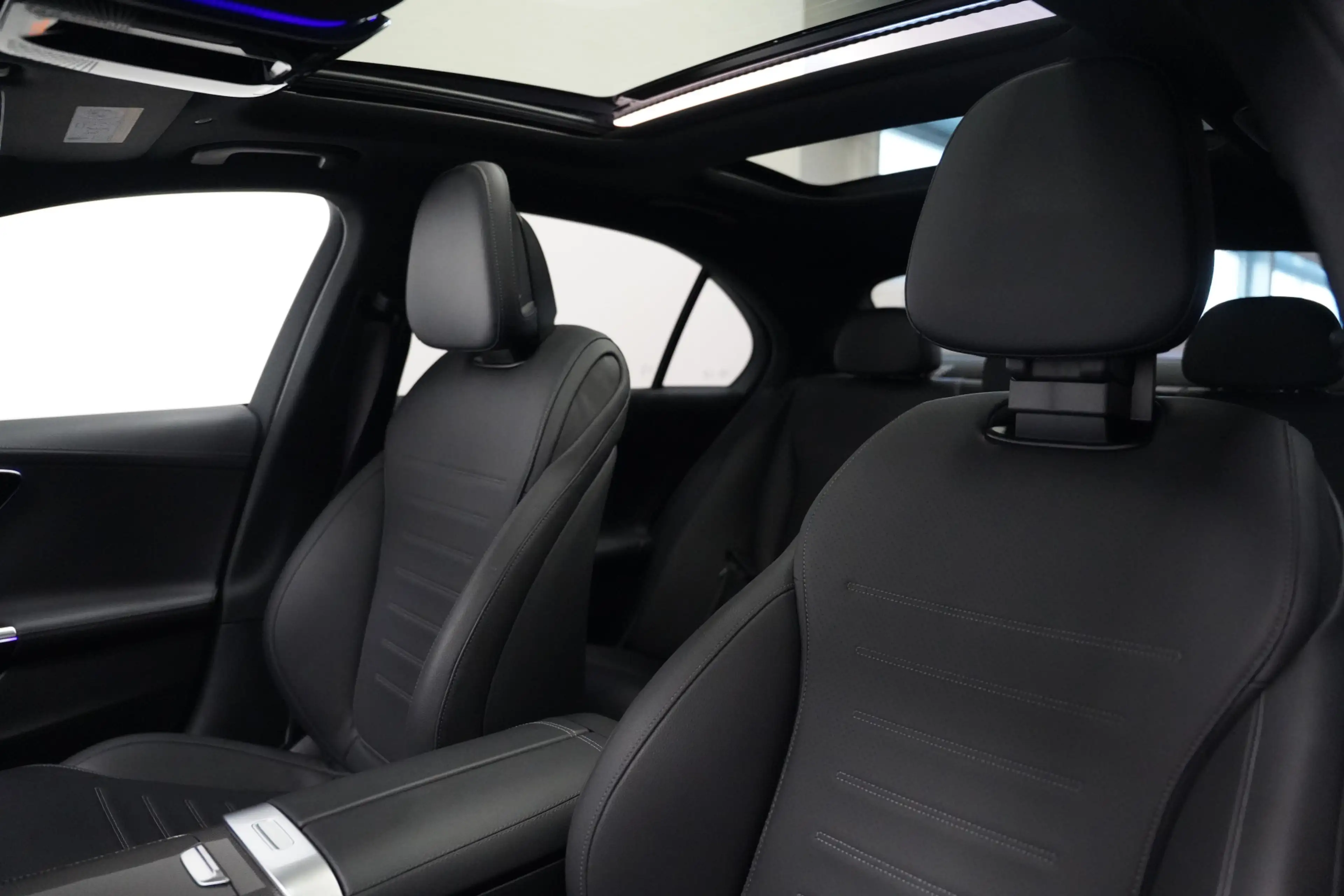 Mercedes-Benz C 180 AMG Line|Pano|Camera|Carplay — photo 16