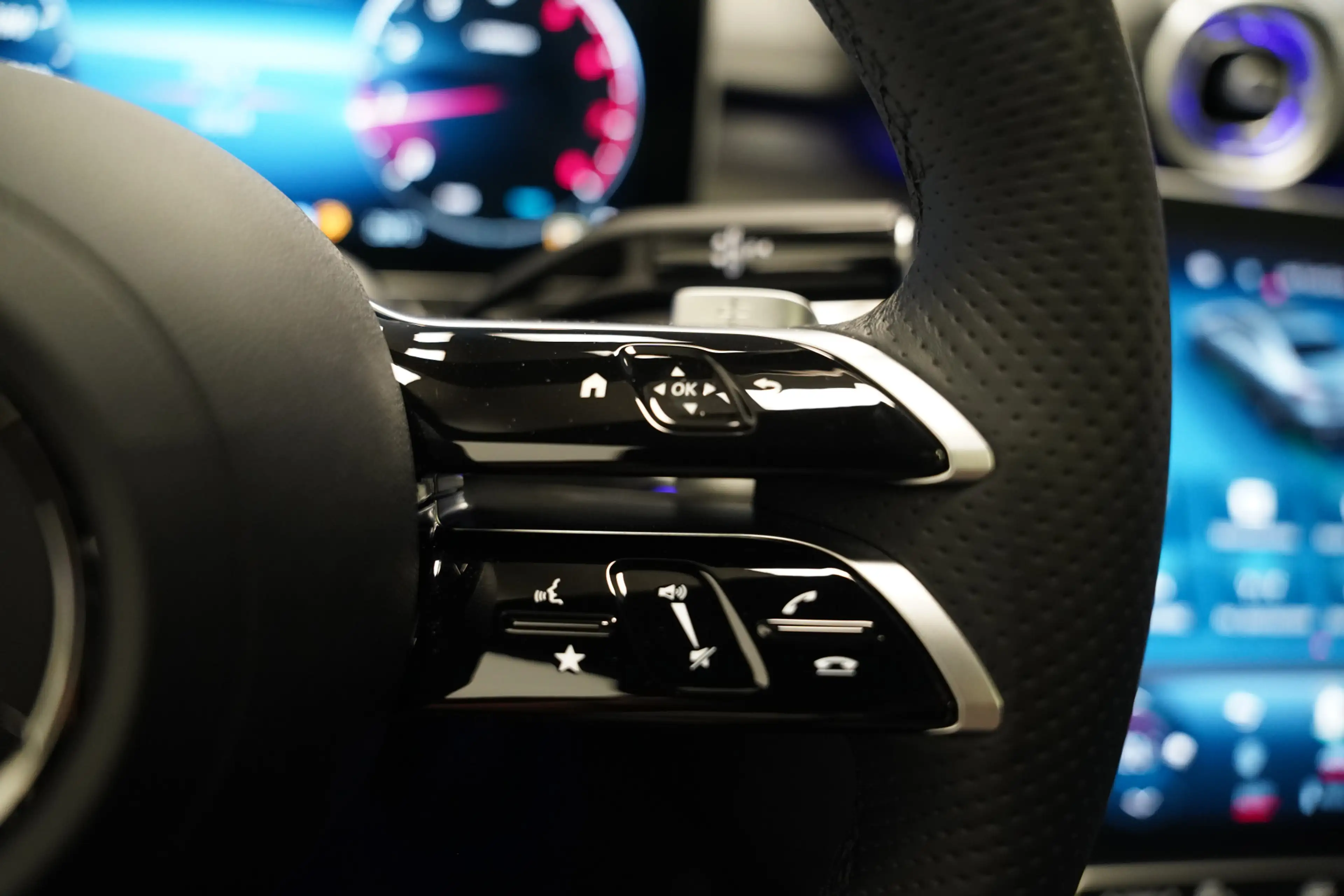 Mercedes-Benz C 180 AMG Line|Pano|Camera|Carplay — photo 14