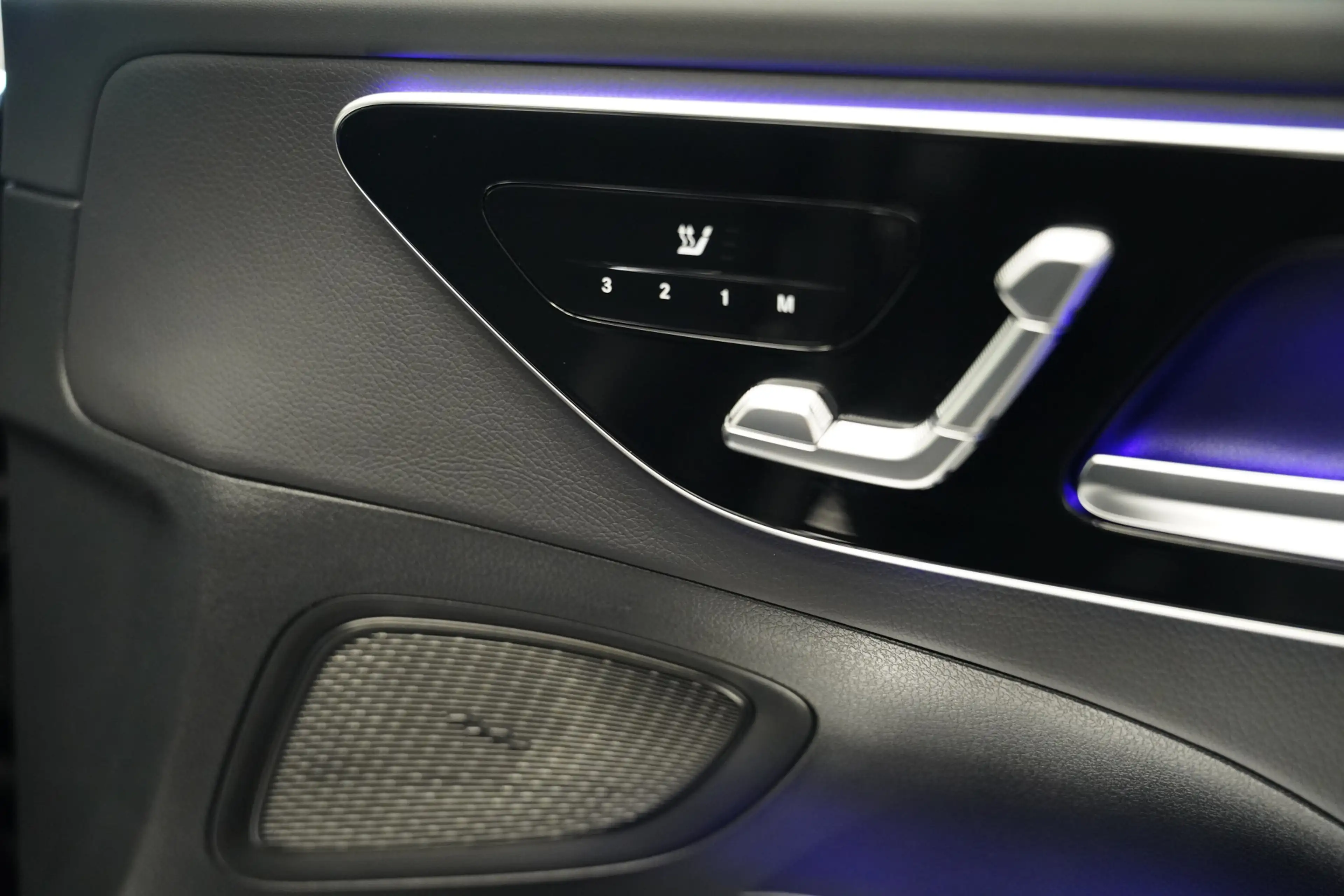 Mercedes-Benz C 180 AMG Line|Pano|Camera|Carplay — photo 6