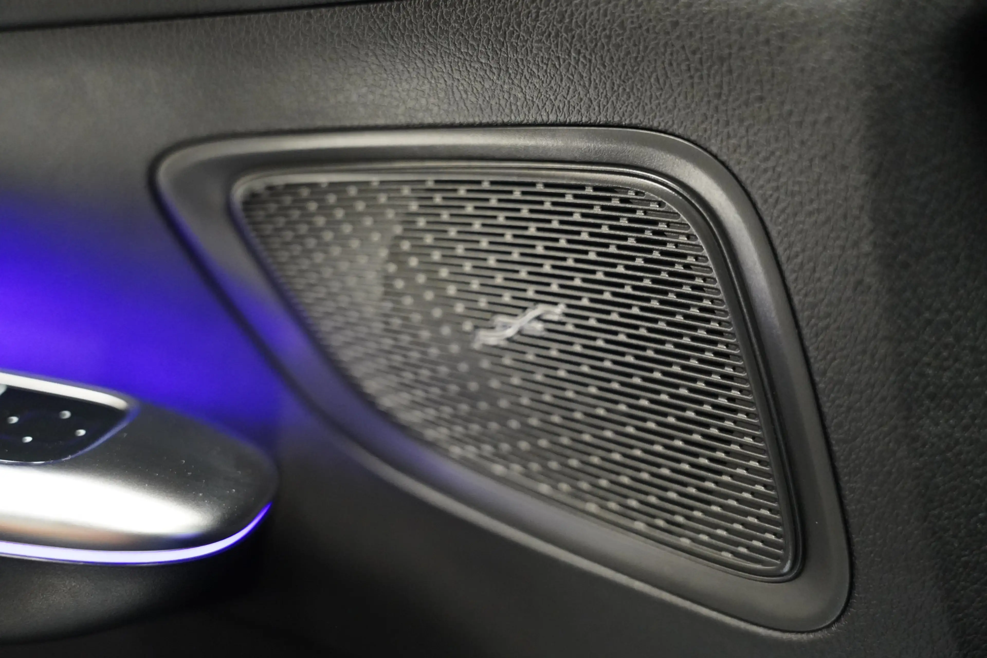 Mercedes-Benz C 180 AMG Line|Pano|Camera|Carplay — photo 9