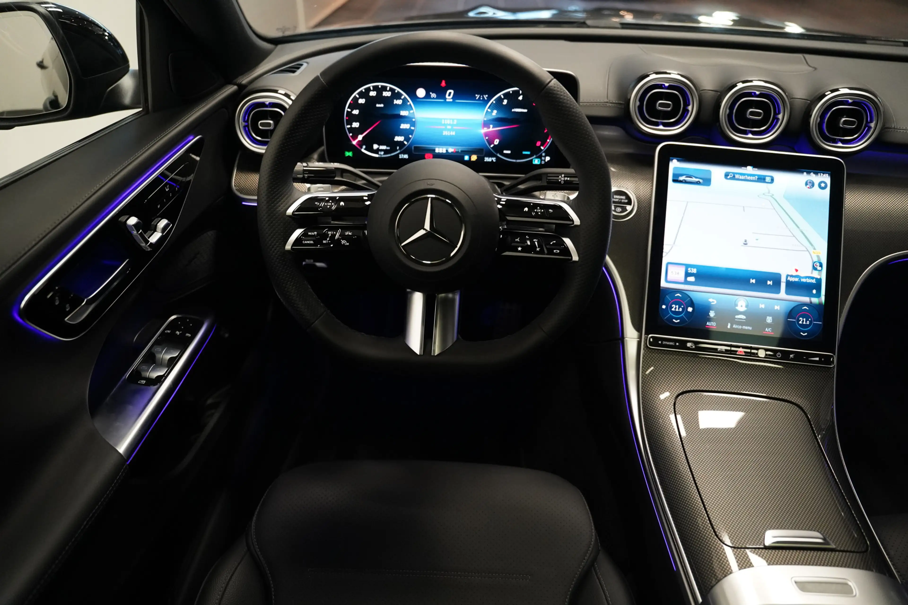 Mercedes-Benz C 180 AMG Line|Pano|Camera|Carplay — photo 3