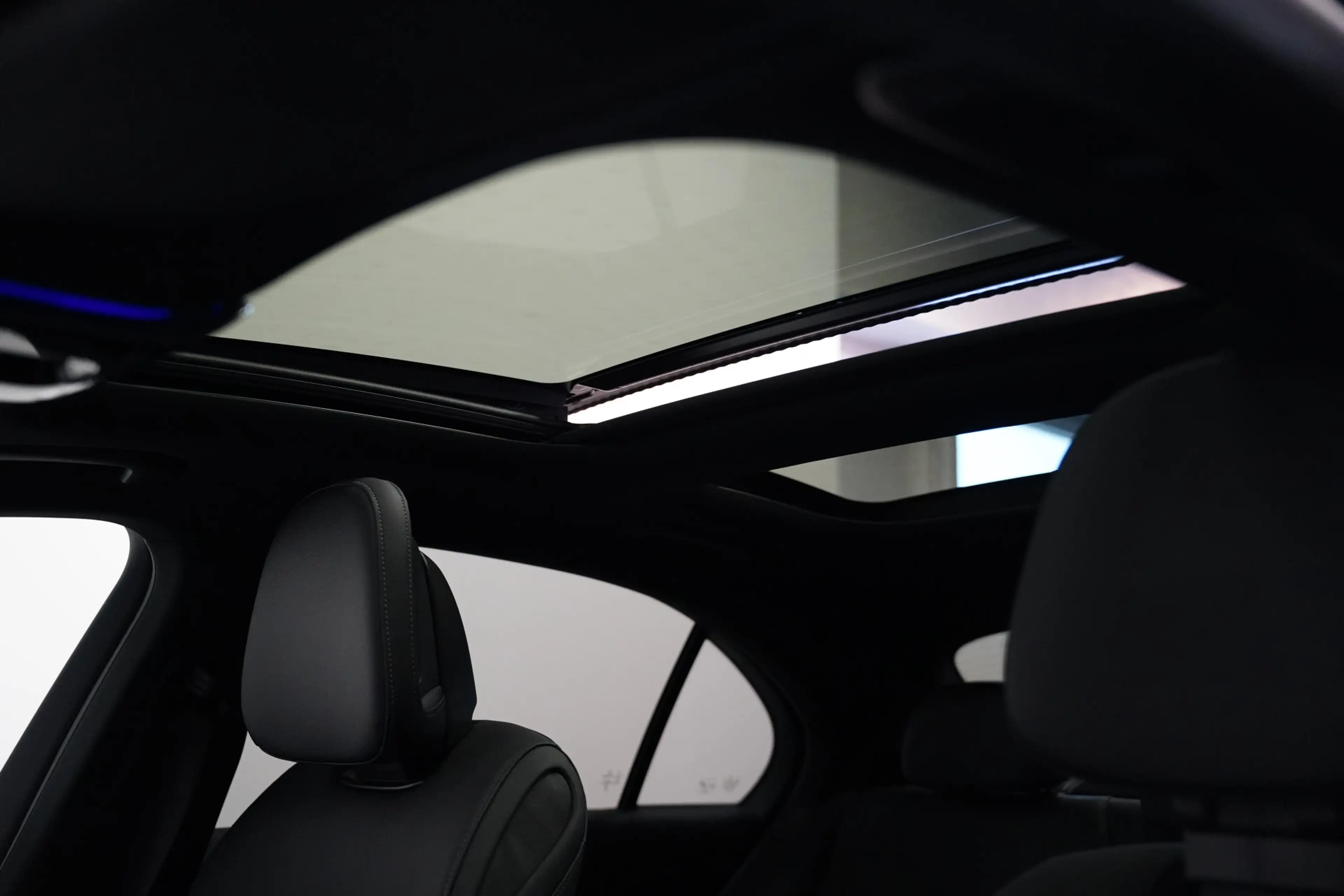 Mercedes-Benz C 180 AMG Line|Pano|Camera|Carplay — photo 4