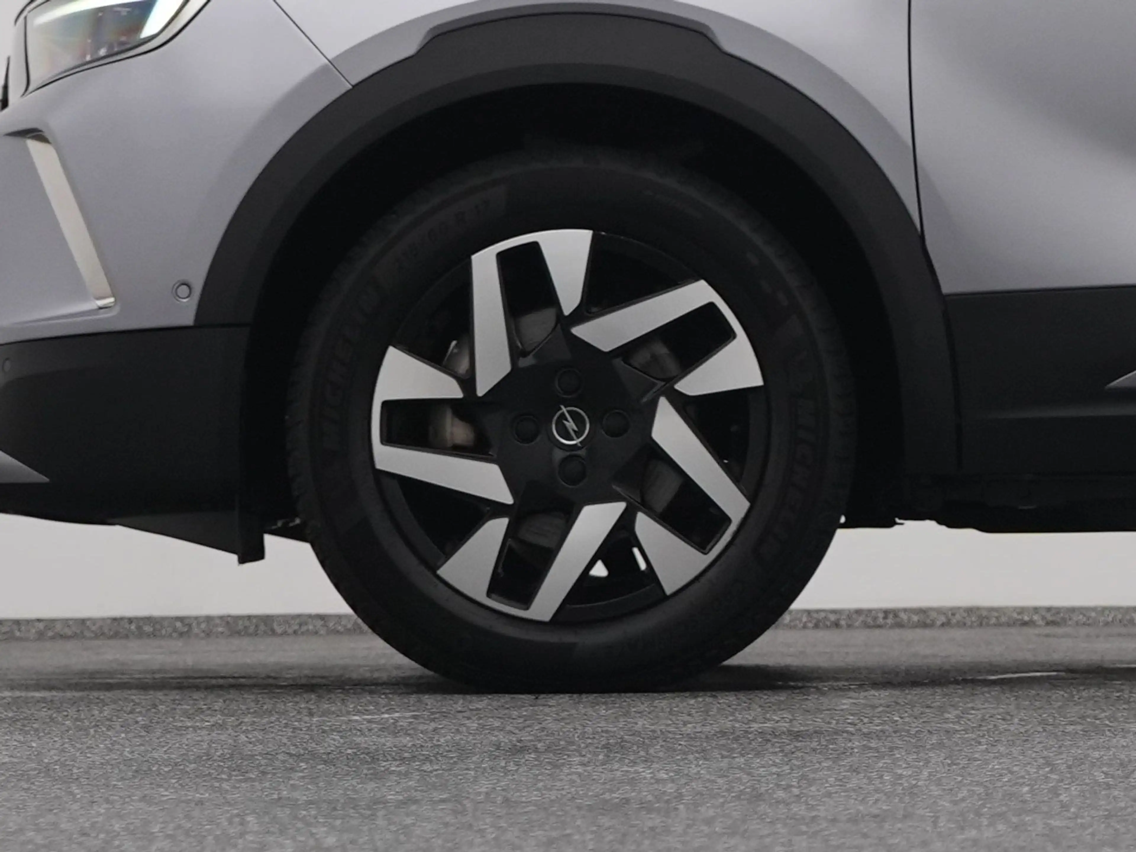 Opel Mokka-E Business Elegance 50-kWh 11kw bl. | NAVI — photo 40