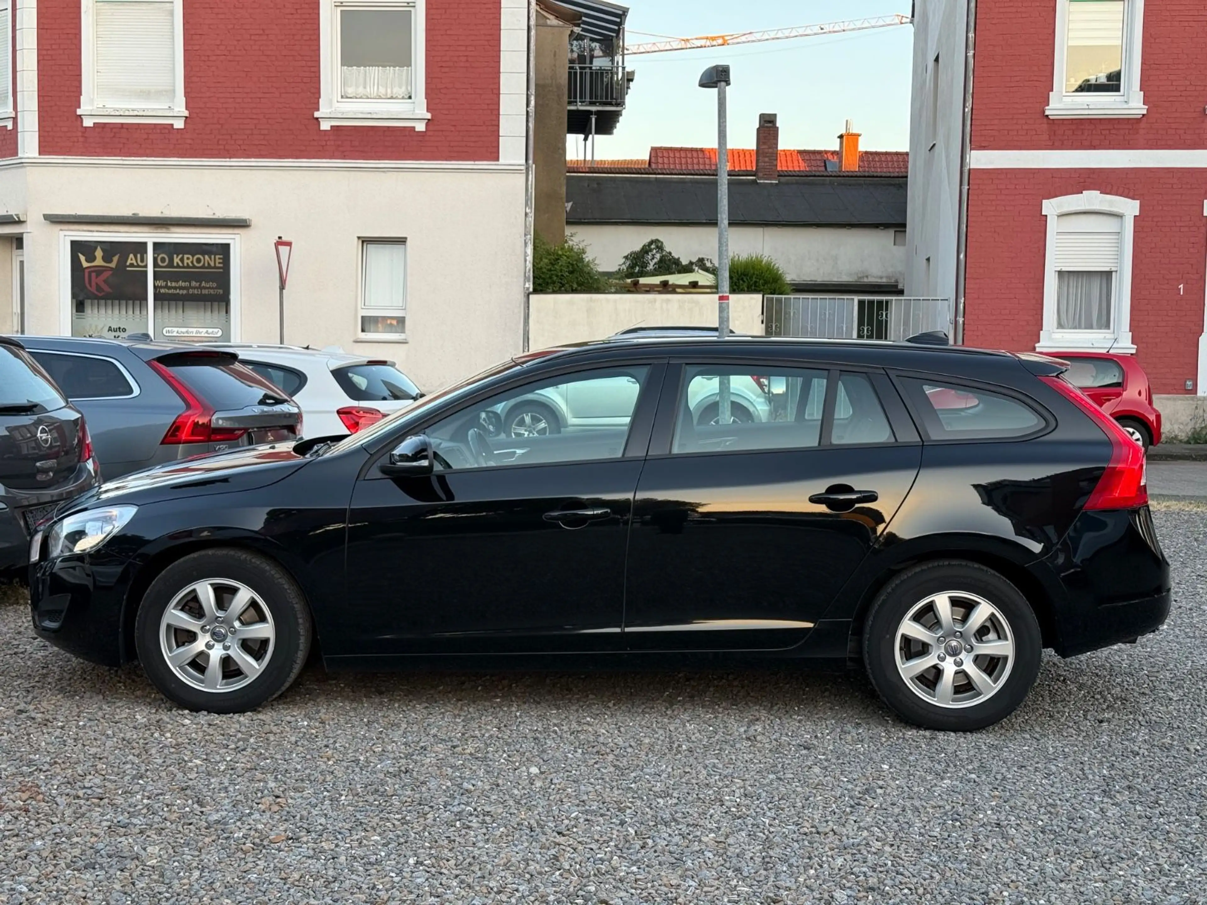 Volvo V60 Kombi Kinetic T3 1.6i Navi AHK SHZ 2.Hand — photo 7