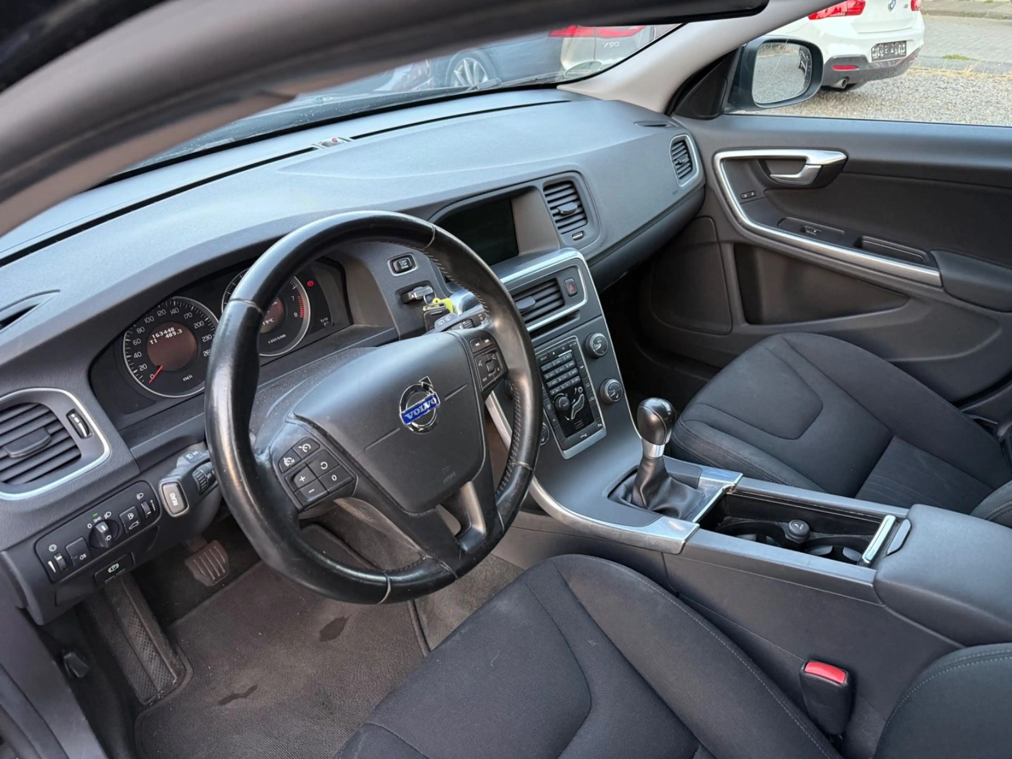 Volvo V60 Kombi Kinetic T3 1.6i Navi AHK SHZ 2.Hand — photo 10