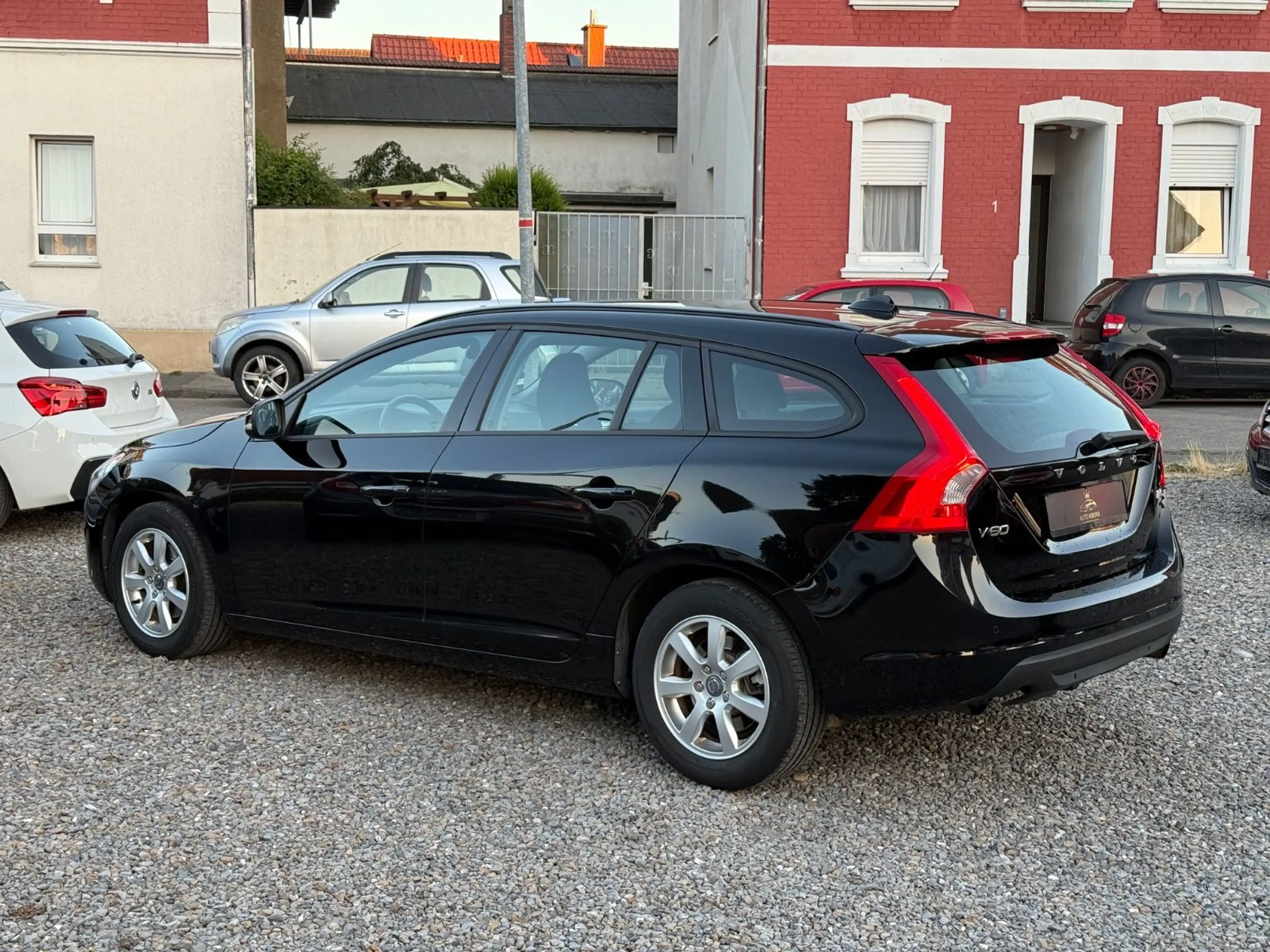 Volvo V60 Kombi Kinetic T3 1.6i Navi AHK SHZ 2.Hand — photo 6