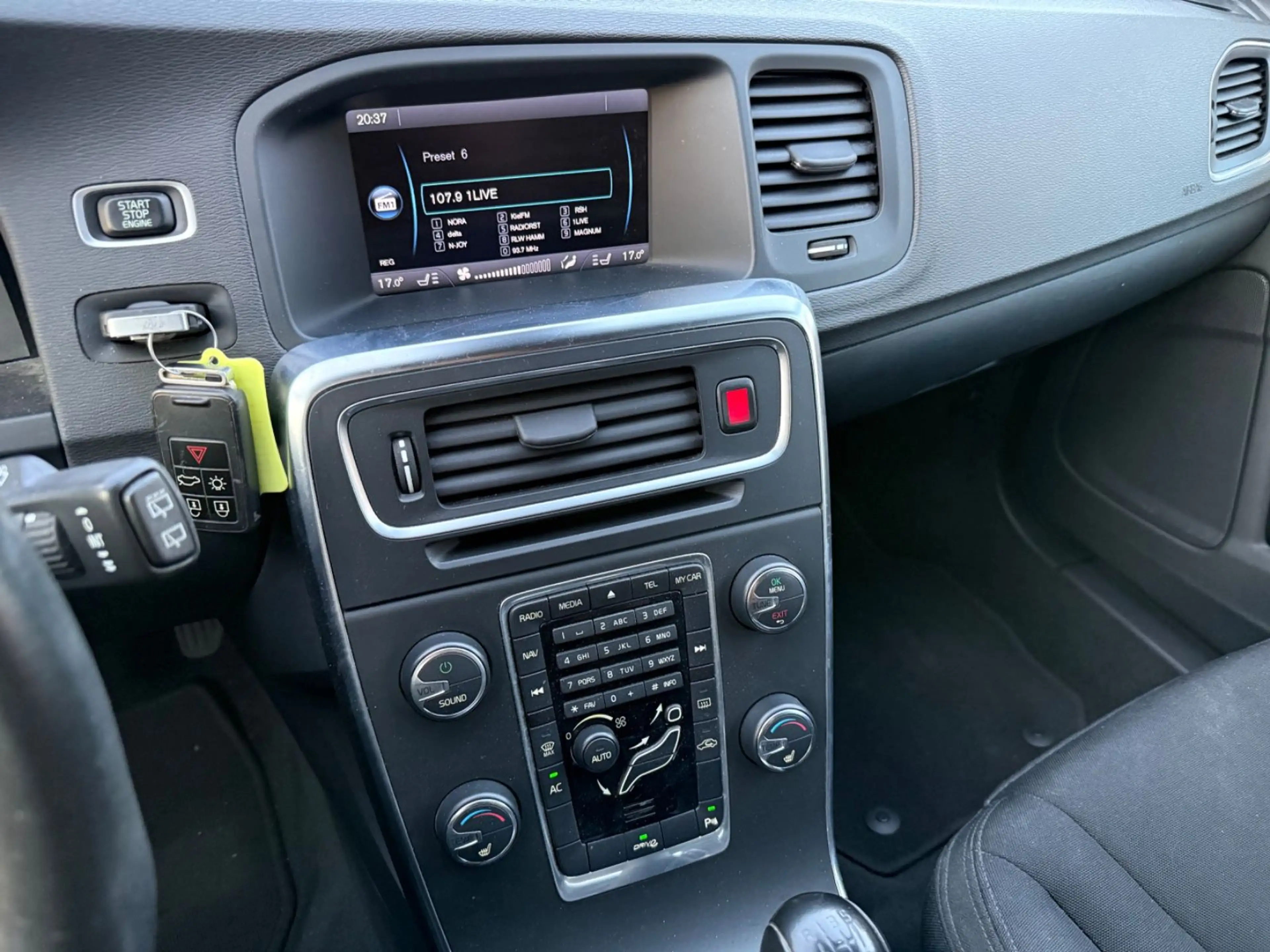 Volvo V60 Kombi Kinetic T3 1.6i Navi AHK SHZ 2.Hand — photo 13