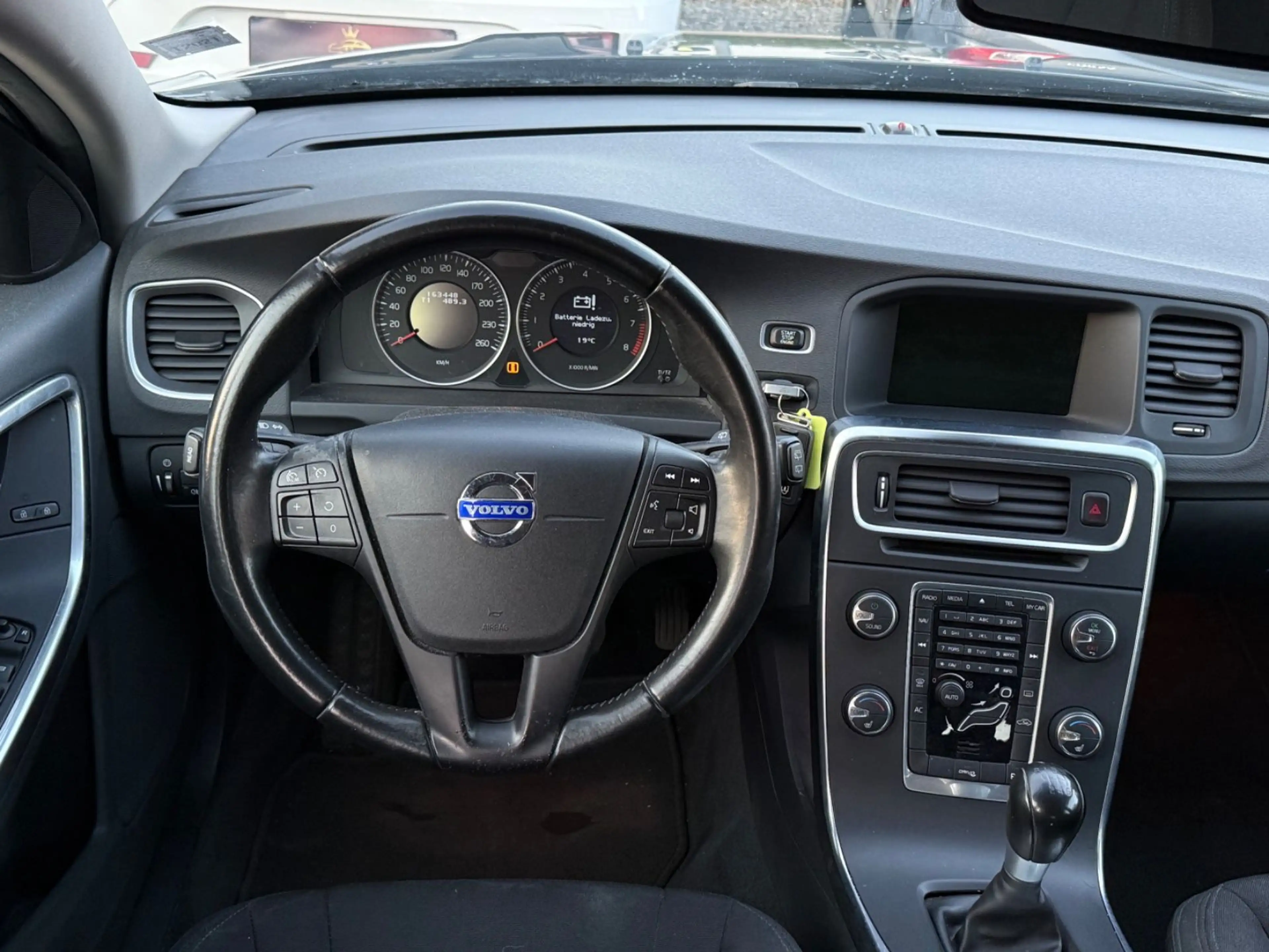 Volvo V60 Kombi Kinetic T3 1.6i Navi AHK SHZ 2.Hand — photo 12