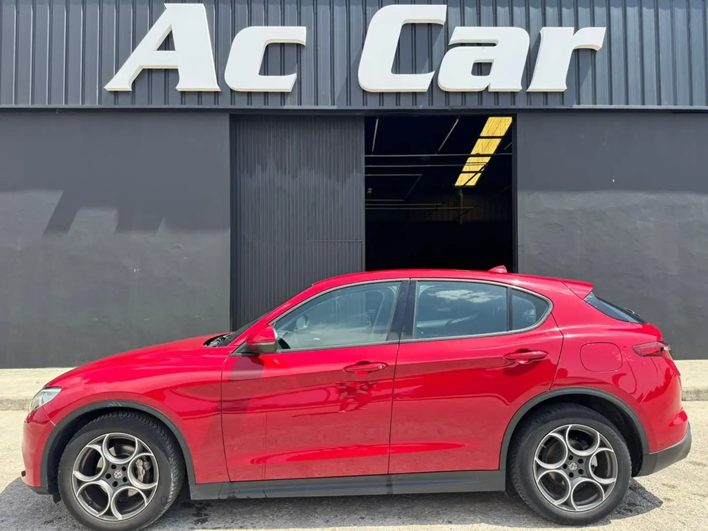 Alfa Romeo Stelvio 2.2 RWD Aut. 150 Rouge - 1