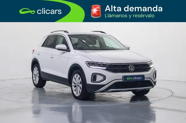 Volkswagen T-Roc view 3