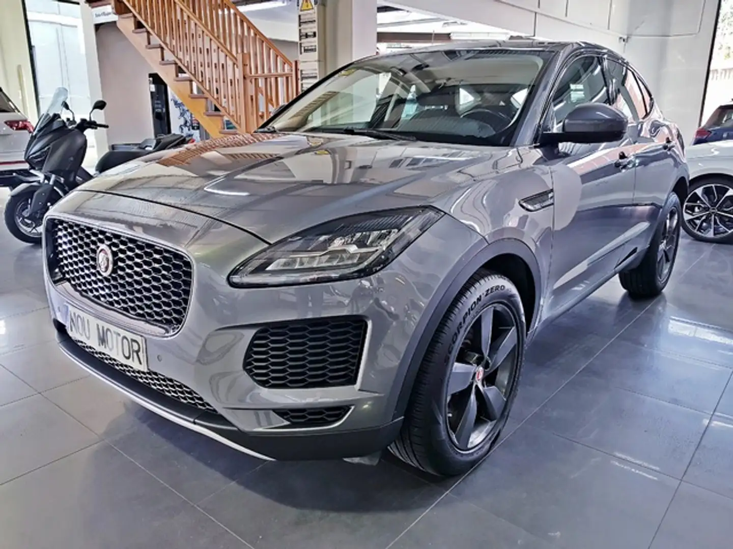 Jaguar E-Pace 2.0D I4 S AWD Aut. 180 Grau - 1