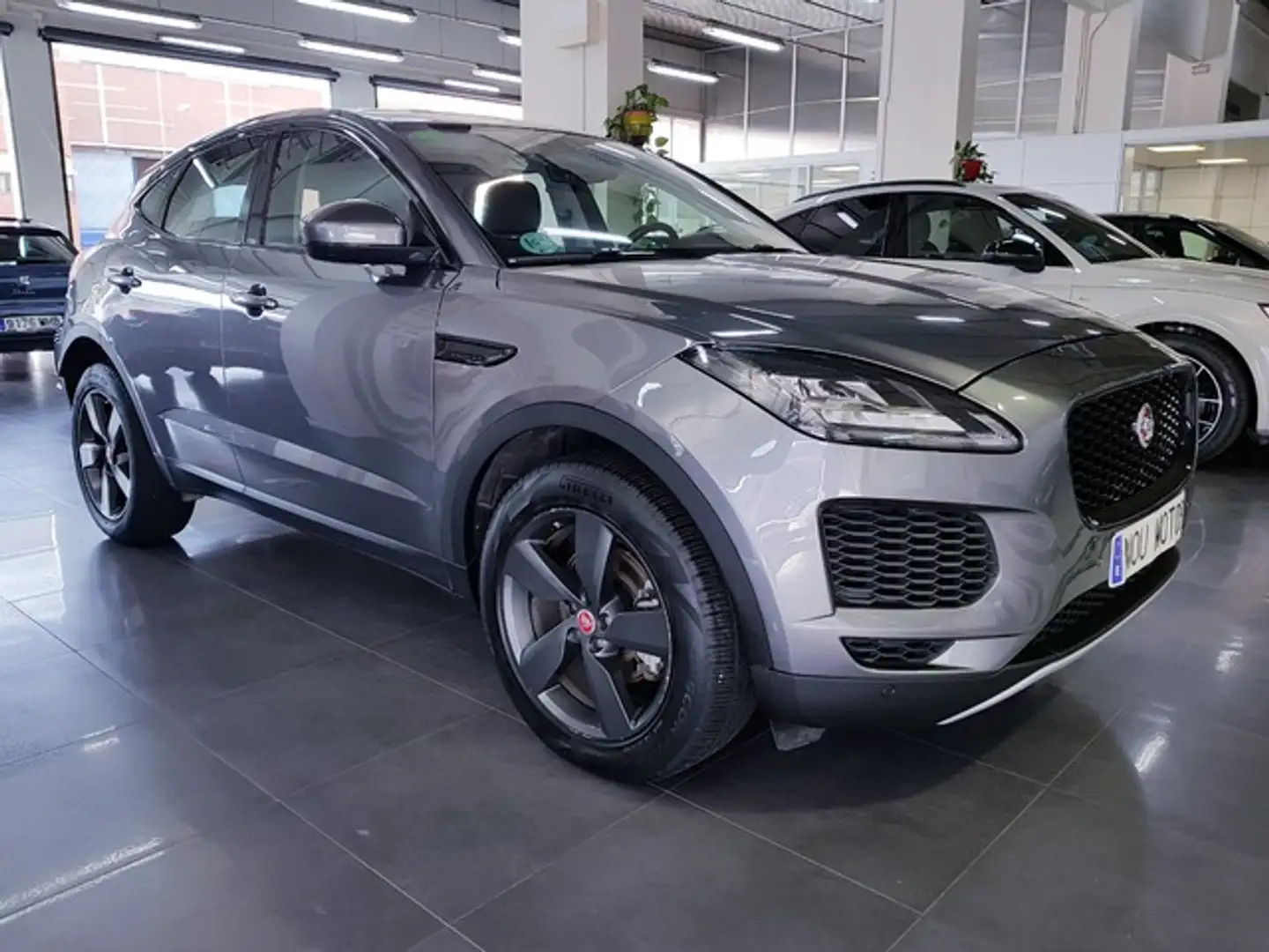 Jaguar E-Pace 2.0D I4 S AWD Aut. 180 Grau - 2