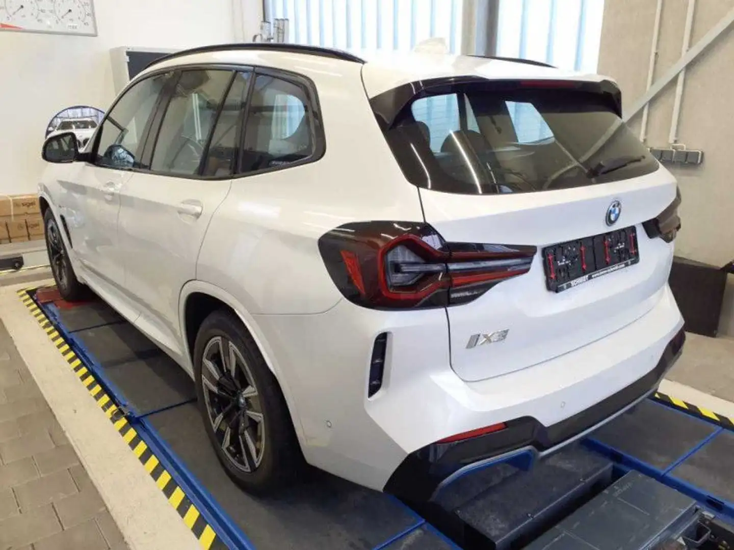 BMW iX3 Inspiring M Sport DA+ Panorama Weiß - 2