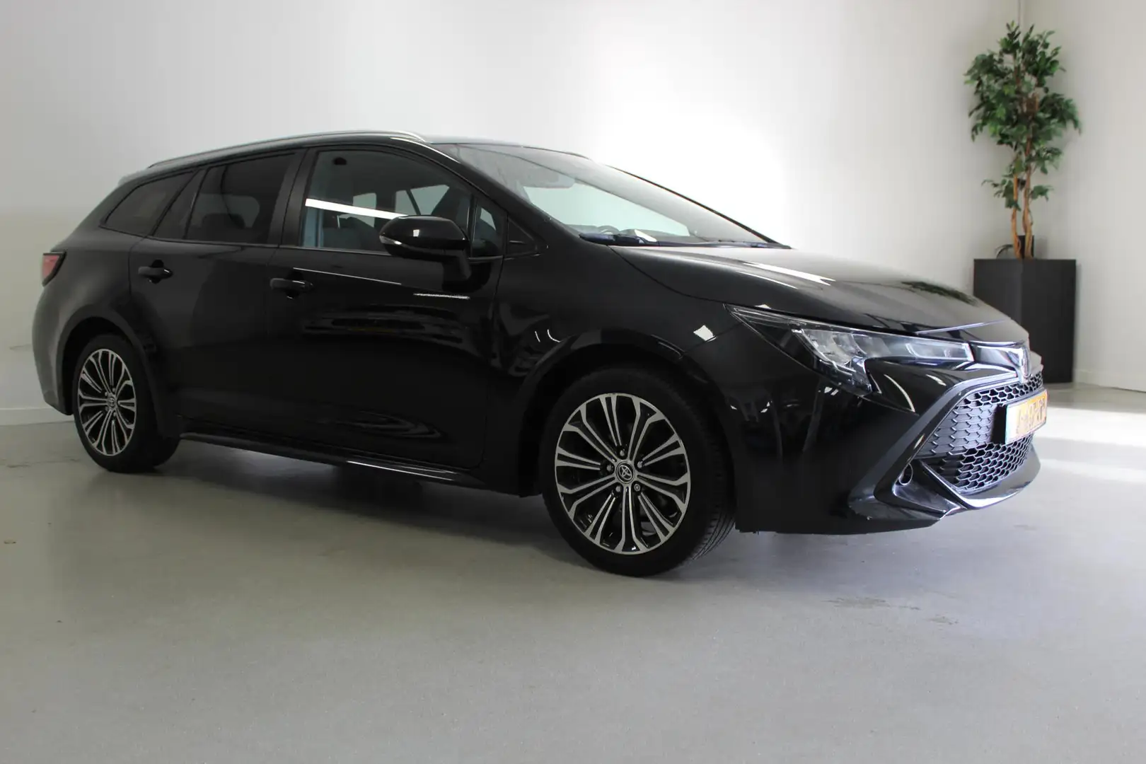 Toyota Corolla Touring Sports 1.2 Turbo Dynamic | 17'LMV | STOEL- Zwart - 2