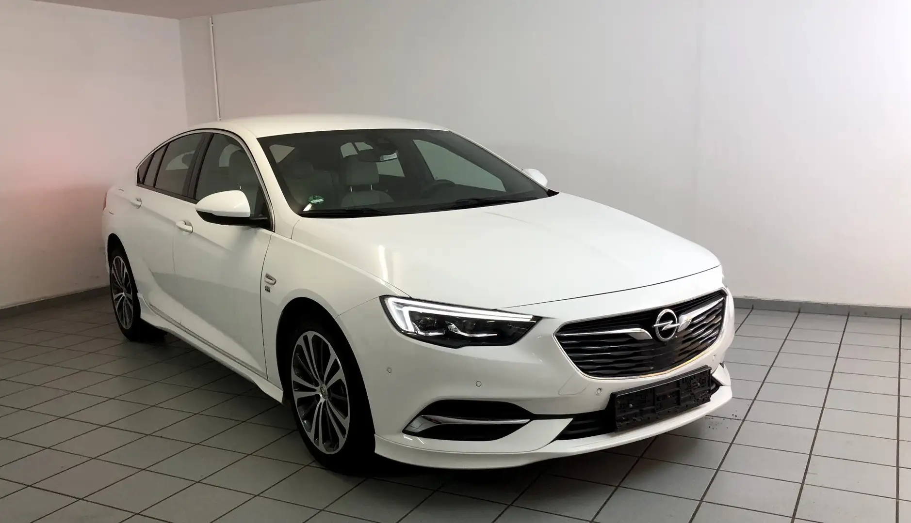 Opel Insignia Innovation 4x4 OPC Line Sport Paket Weiß - 1