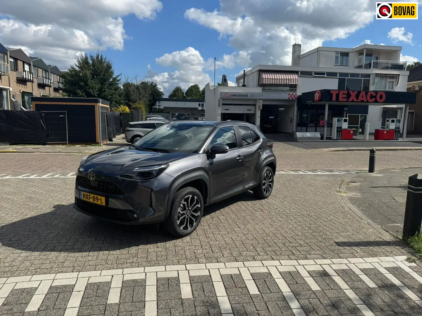 Toyota Yaris Cross 1.5 Hybrid 130 Dynamic Grijs - 1