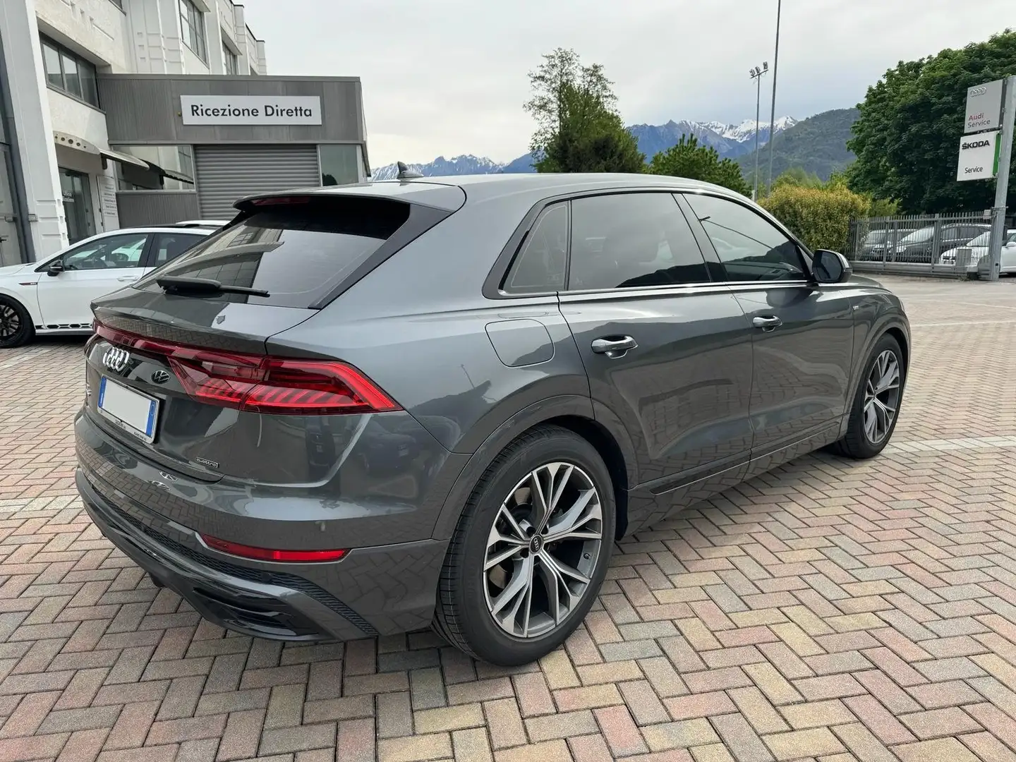 Audi Q8 50 TDI Quattro Tiptronic S-line Grijs - 2