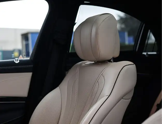 Mercedes-Benz S-Class view 4