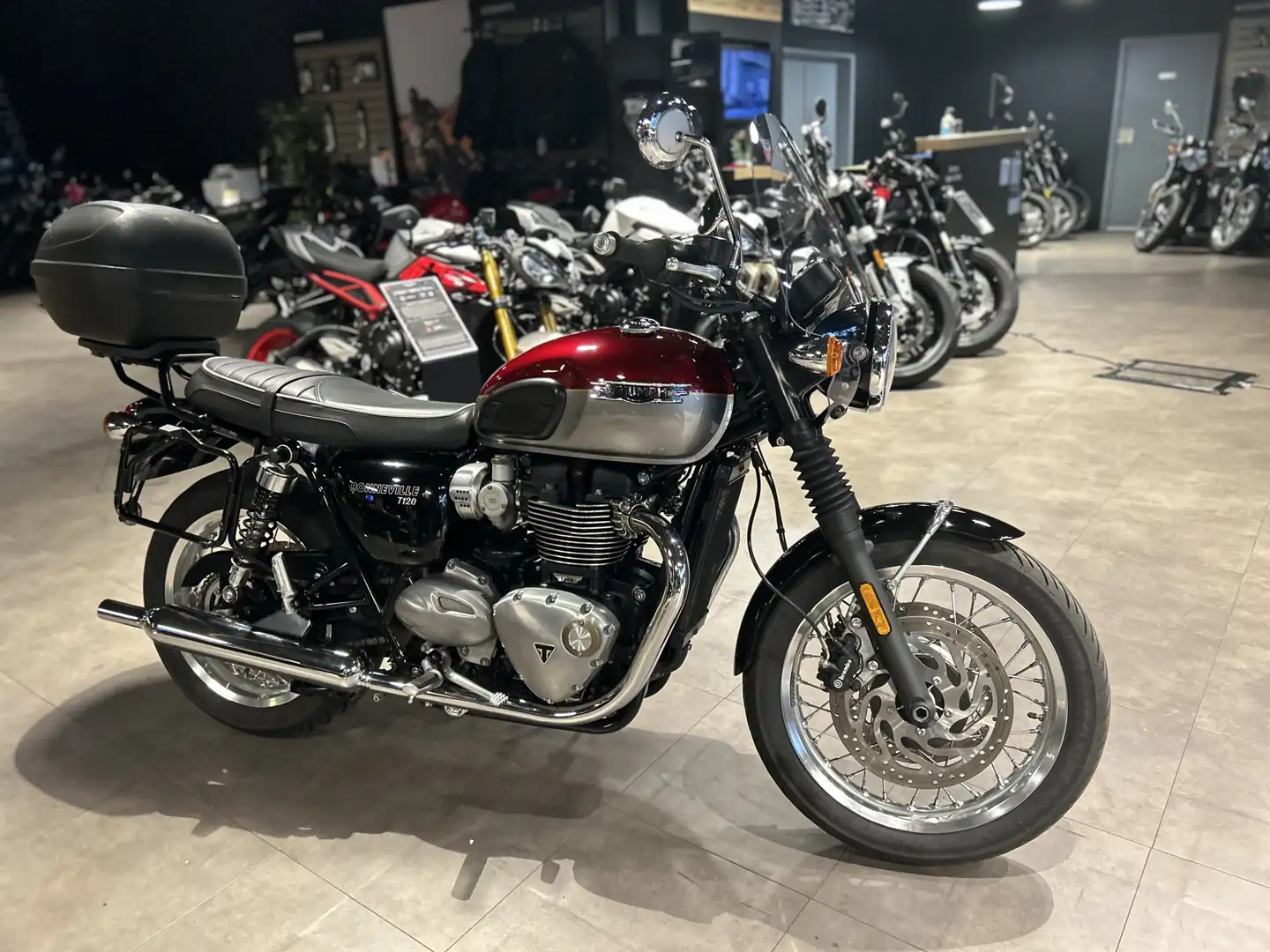 Triumph Bonneville T120 - 2