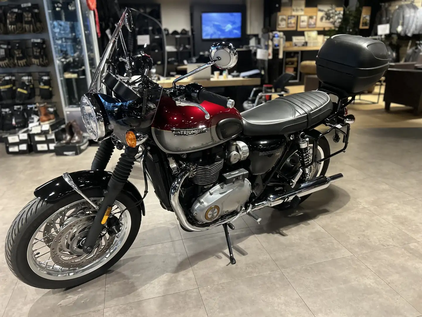 Triumph Bonneville T120 - 1