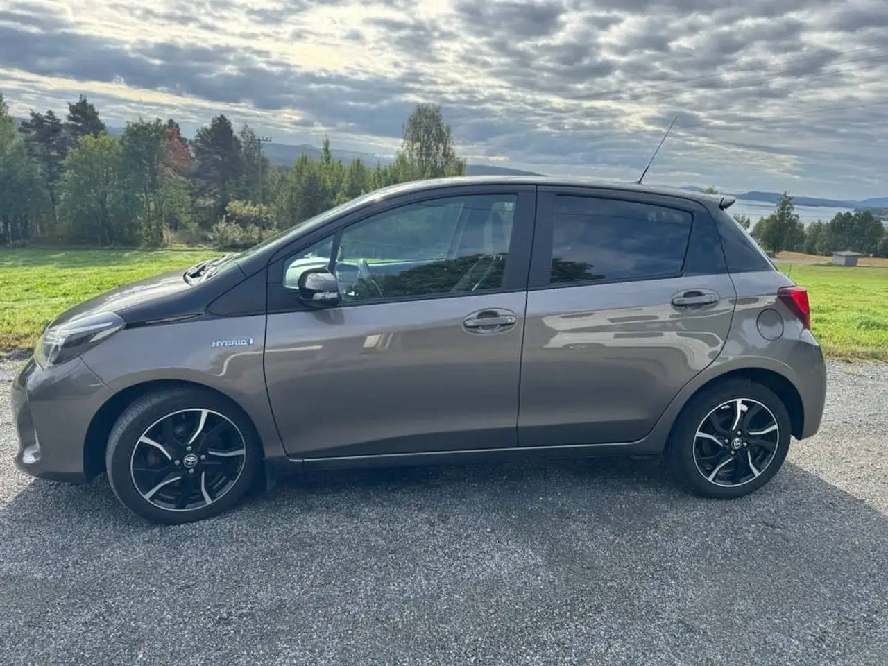 Toyota Yaris Yaris — photo 2