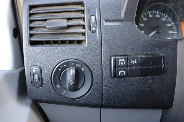 Mercedes-Benz Sprinter view 15