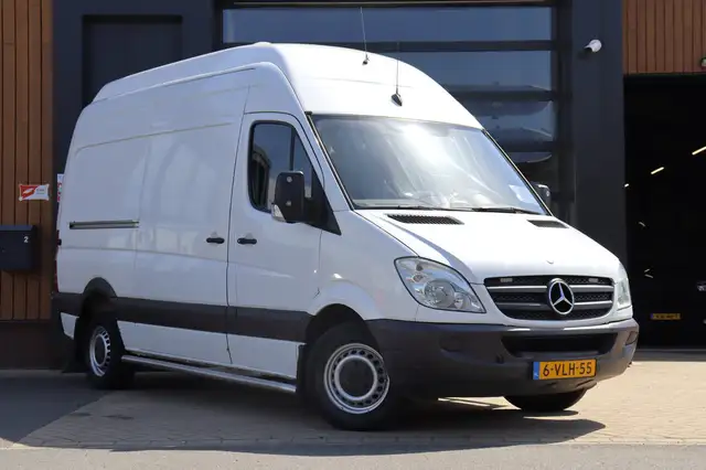 Mercedes-Benz Sprinter view 6
