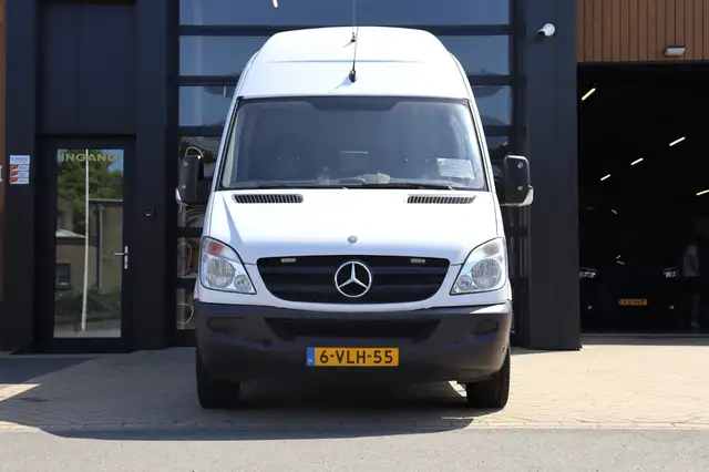 Mercedes-Benz Sprinter view 22