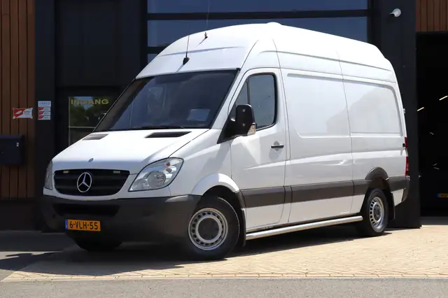 Mercedes-Benz Sprinter view 5