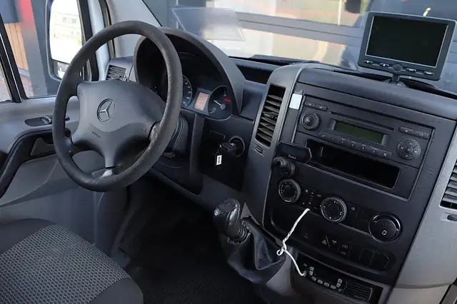 Mercedes-Benz Sprinter view 7