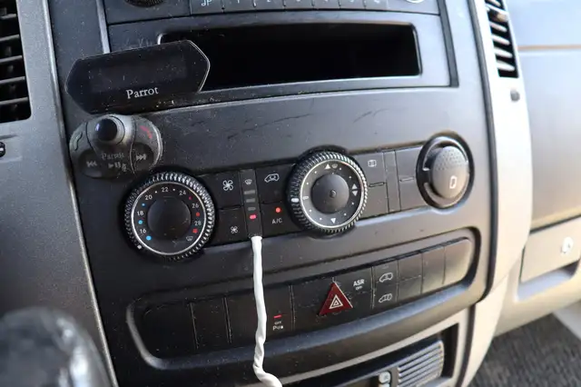 Mercedes-Benz Sprinter view 8